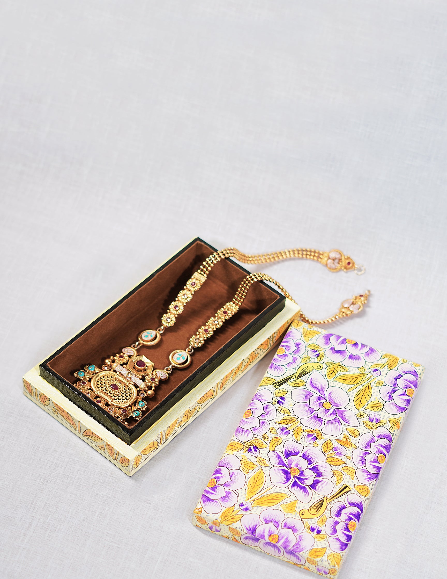 Handmade Kashmir Papier-Mâché Flat Box — Hand-Painted Design | 10 cm (L) × 17.5 cm (B) × 3.5 cm (H)