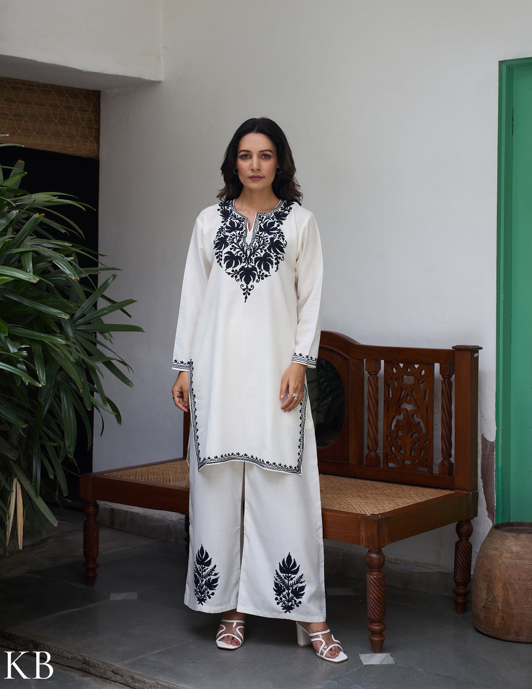Nigeen Kashmiri Aari Off-white Co-ord set - Kashmir Box