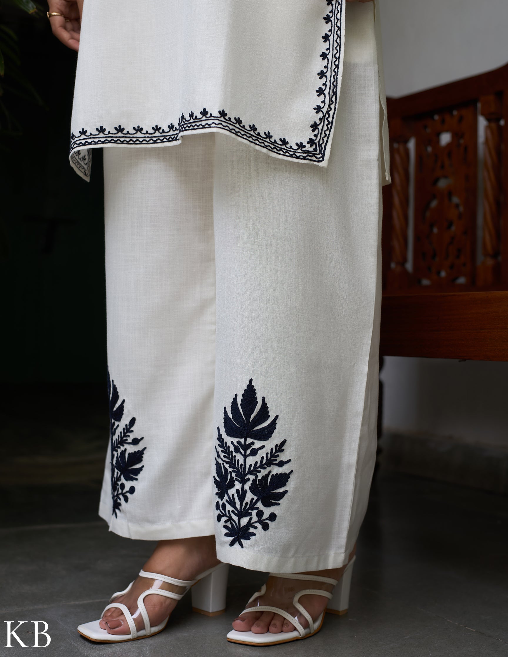 Nigeen Kashmiri Aari Off-white Co-ord set - Kashmir Box