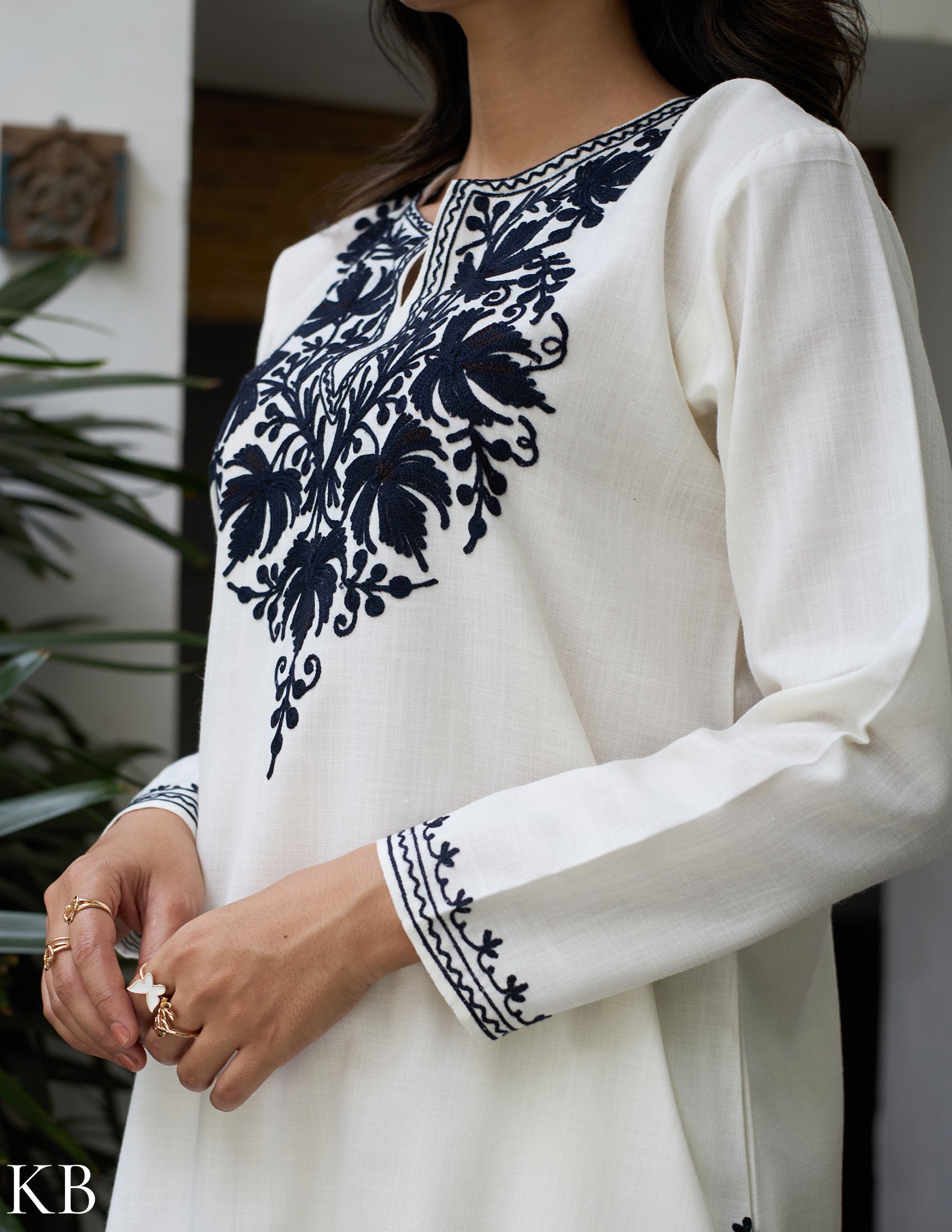 Nigeen Kashmiri Aari Off-white Co-ord set - Kashmir Box