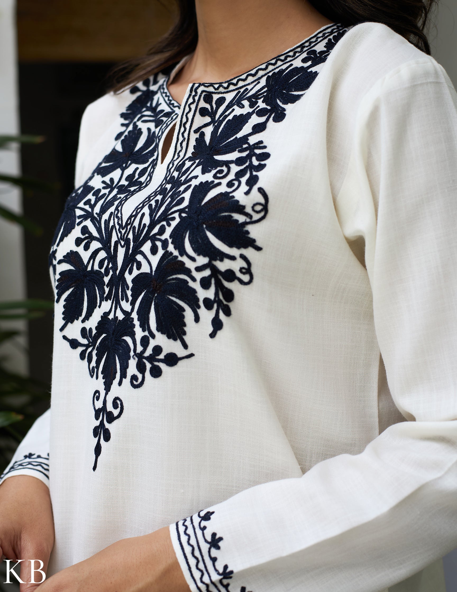 Nigeen Kashmiri Aari Off-white Co-ord set - Kashmir Box