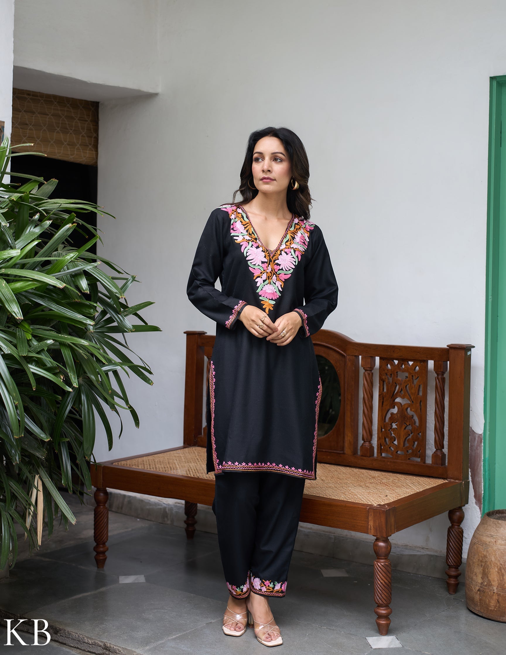 Nigeen Kashmiri Aari Black Co-ord set - Kashmir Box