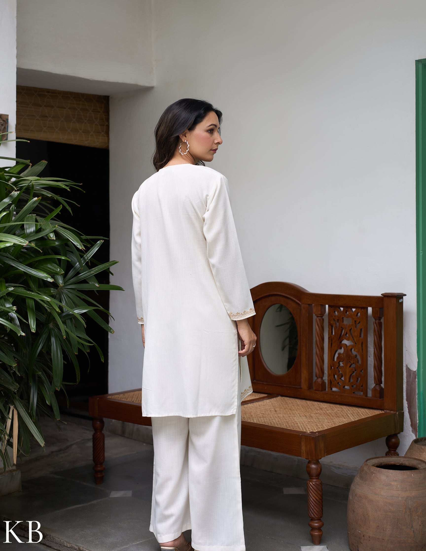 Nigeen Aari Embroidered Off-white Co-ord Set - Kashmir Box