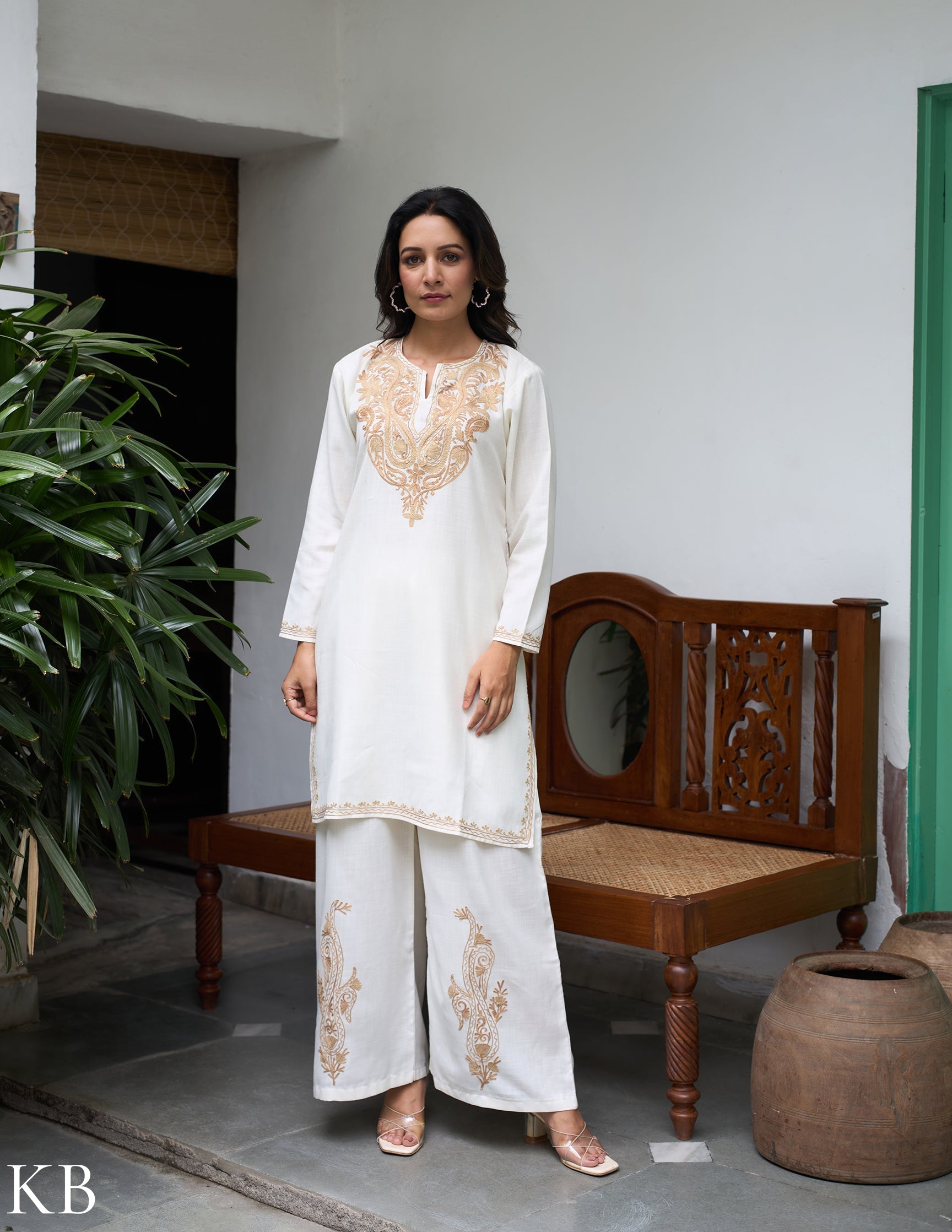 Nigeen Aari Embroidered Off-white Co-ord Set - Kashmir Box