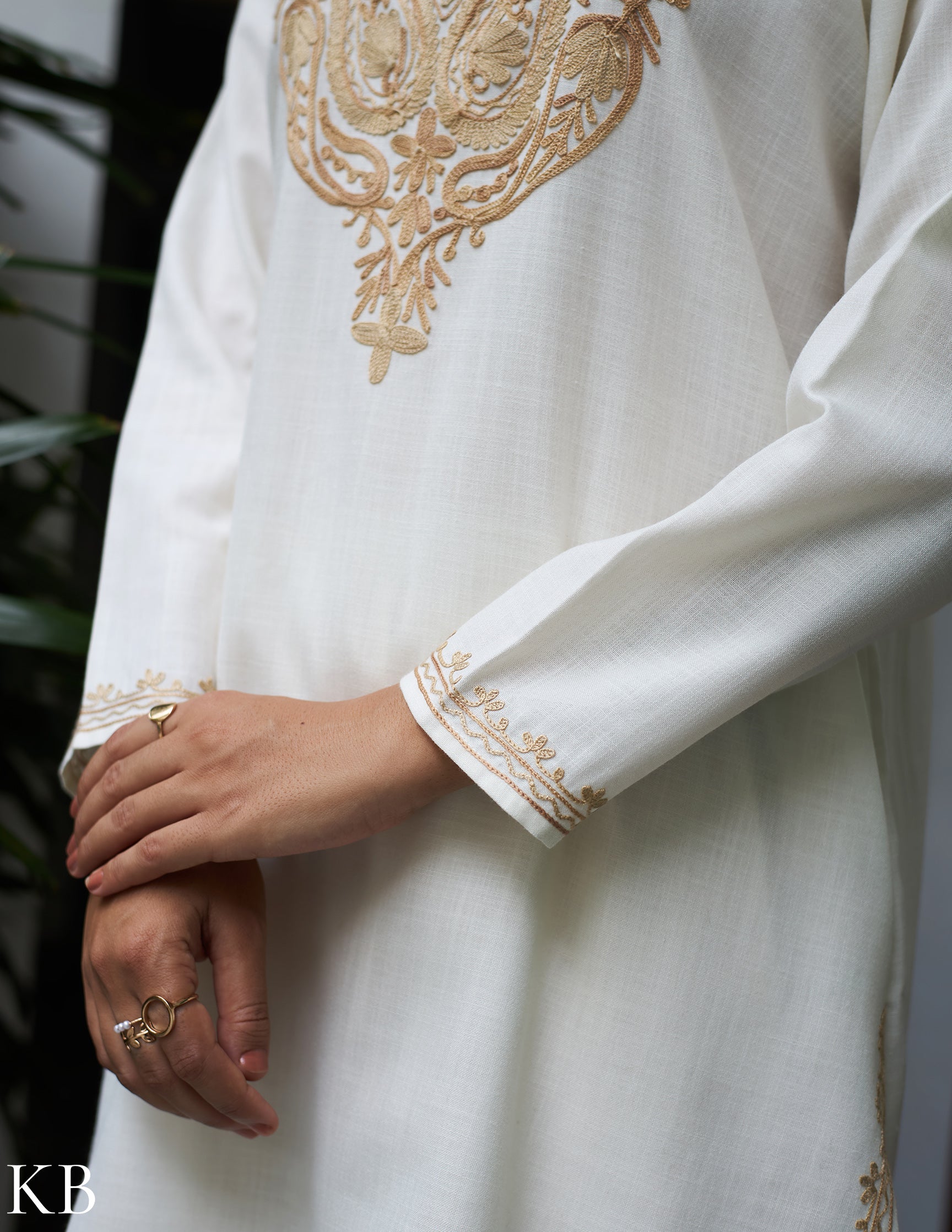 Nigeen Aari Embroidered Off-white Co-ord Set - Kashmir Box