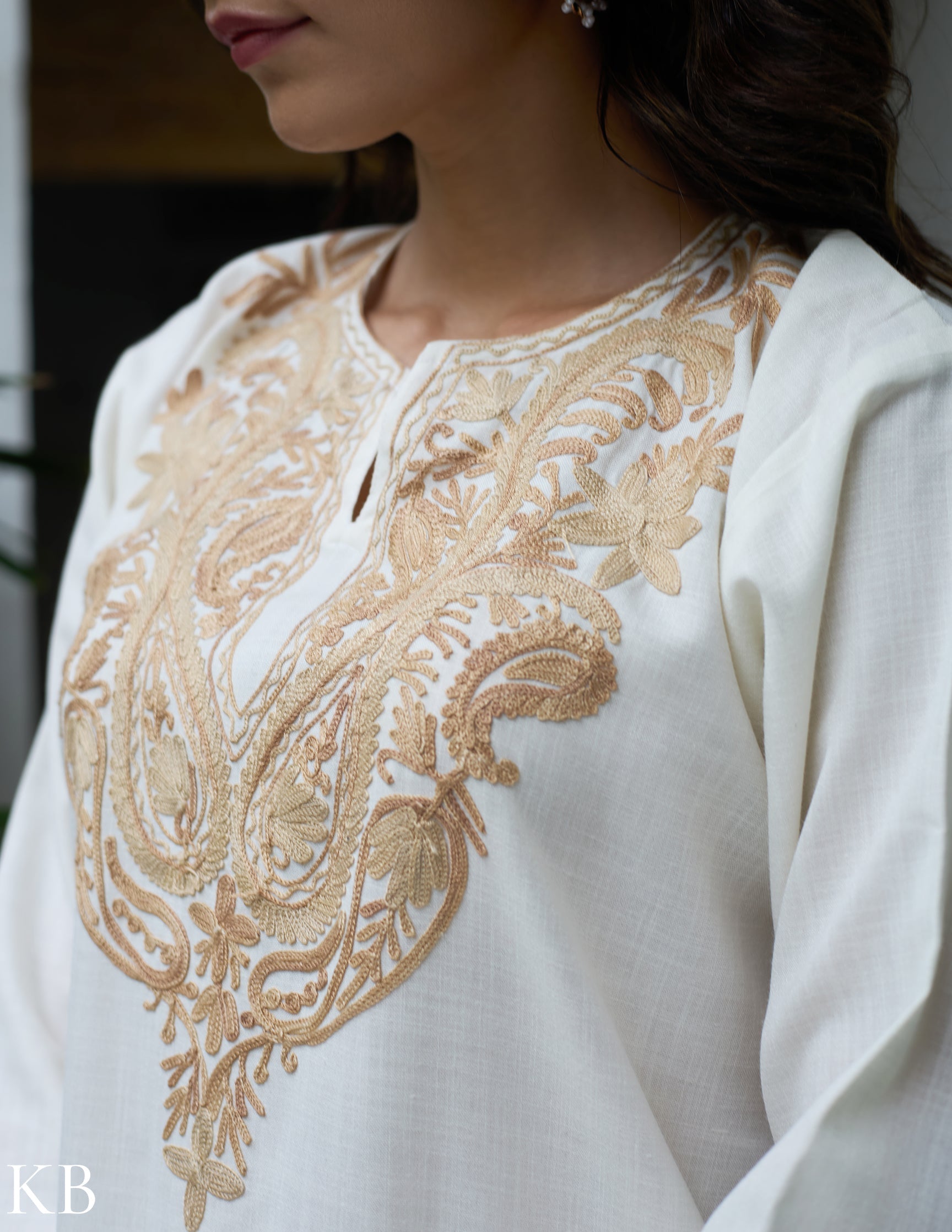 Nigeen Aari Embroidered Off-white Co-ord Set - Kashmir Box