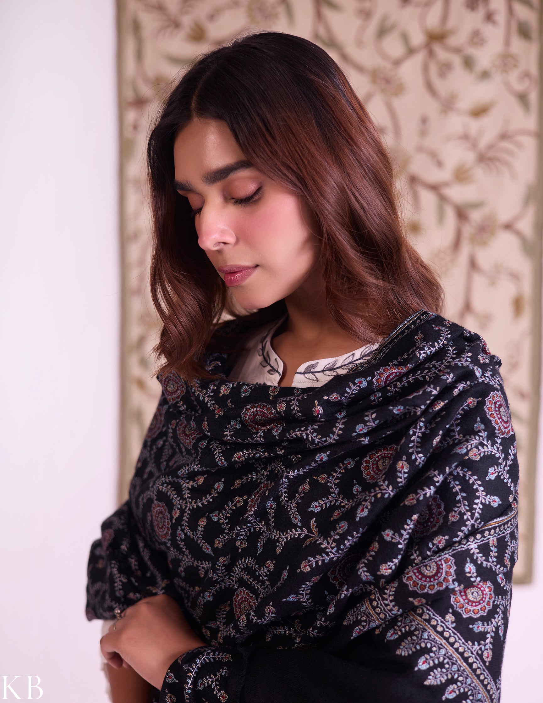 Kashmiri Handwoven Pashmina Jaali Sozni Shawl – Black | Handwoven Heritage - Kashmir Box