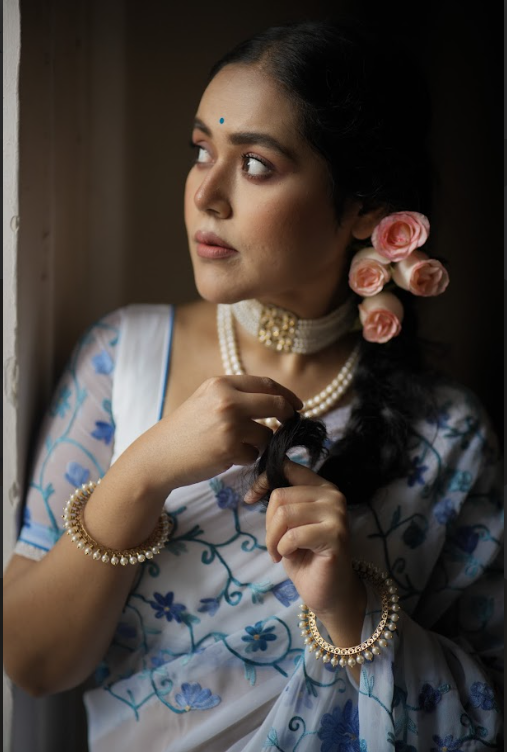 Skyish Embroidered White Georgette Saree - Kashmir Box