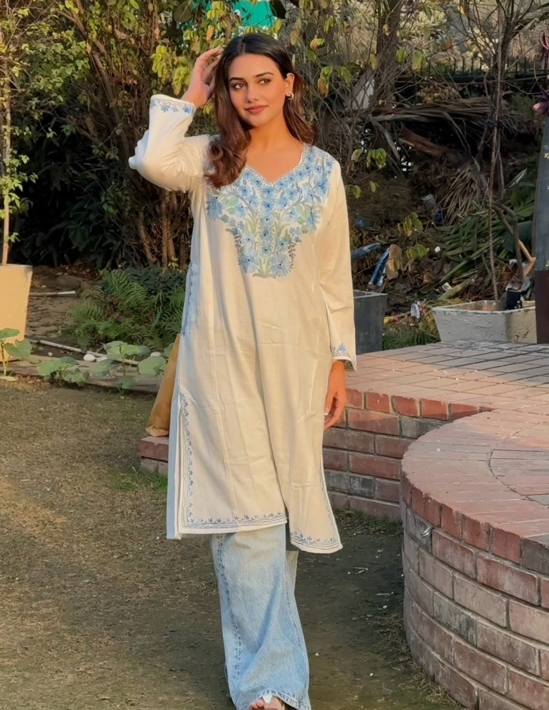 Kashmiri Blue &amp; Grey Aari Embroidered Woollen Phiran – White | Timeless Winter Wear