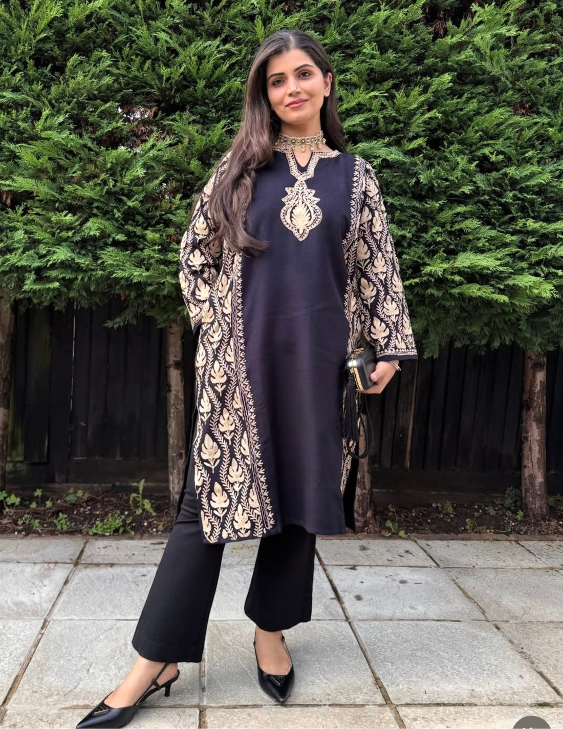 Kashmiri Light Brown Aari Embroidered Woollen Phiran – Black | Timeless Winter Wear