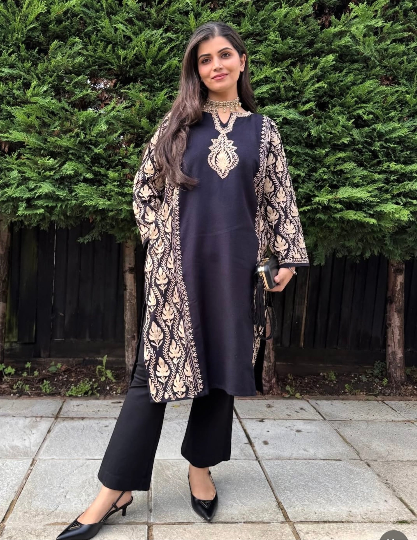 Kashmiri Light Brown Aari Embroidered Woollen Phiran – Black | Timeless Winter Wear