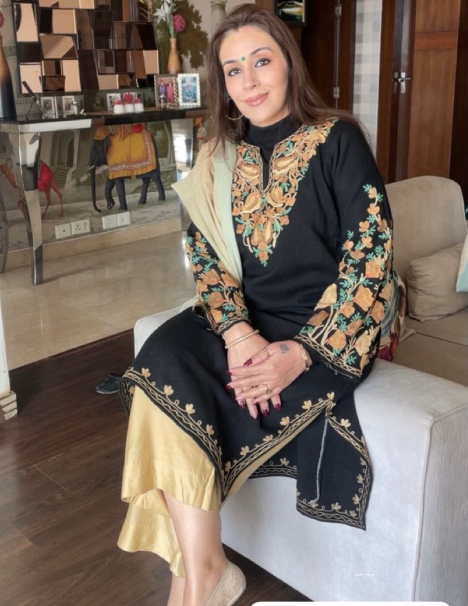 Rang-e-Khizan Pure Luxurious Wool Black Aari Phiran