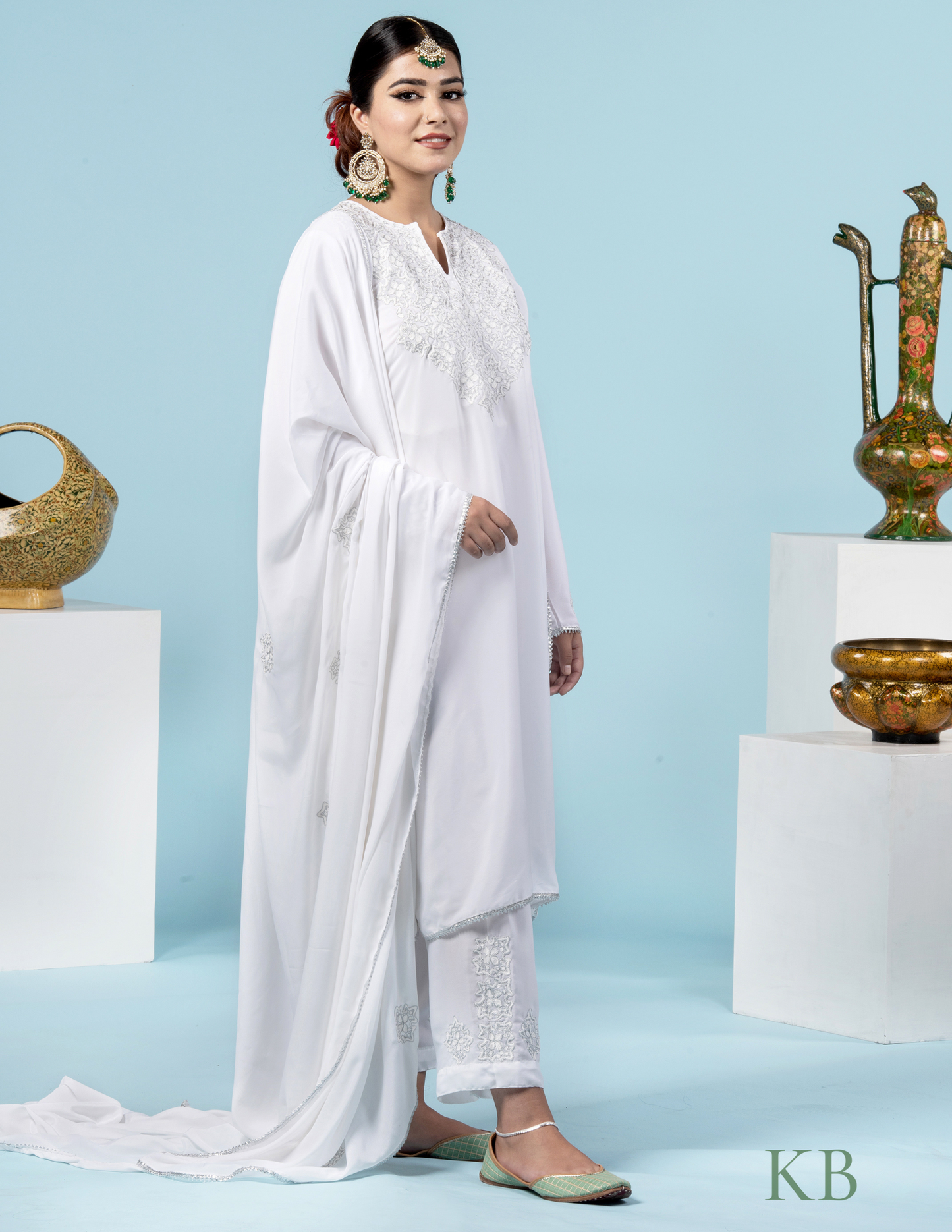 Zehra Aari-Zari Embroidered White Crepe Suit with 2.5 Meters Dupatta - Kashmir Box