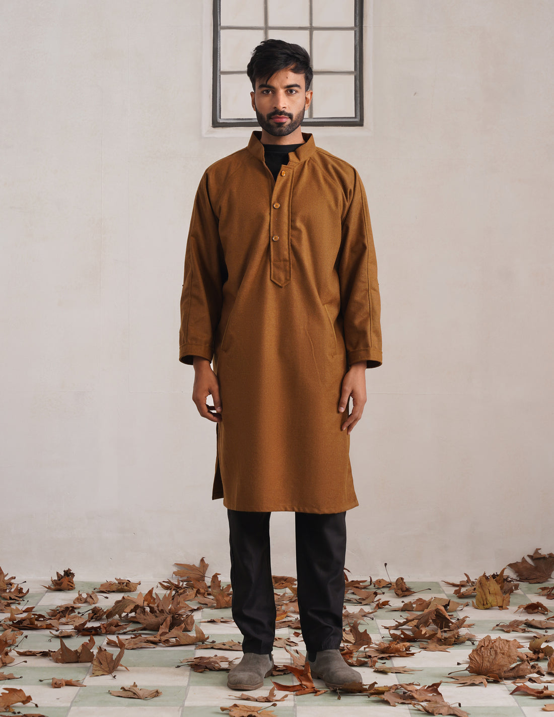 Brown Chinese Collar Long Coat-Style Men’s Phiran – Kashmiri Tweed Winter Pheran | HAIDER