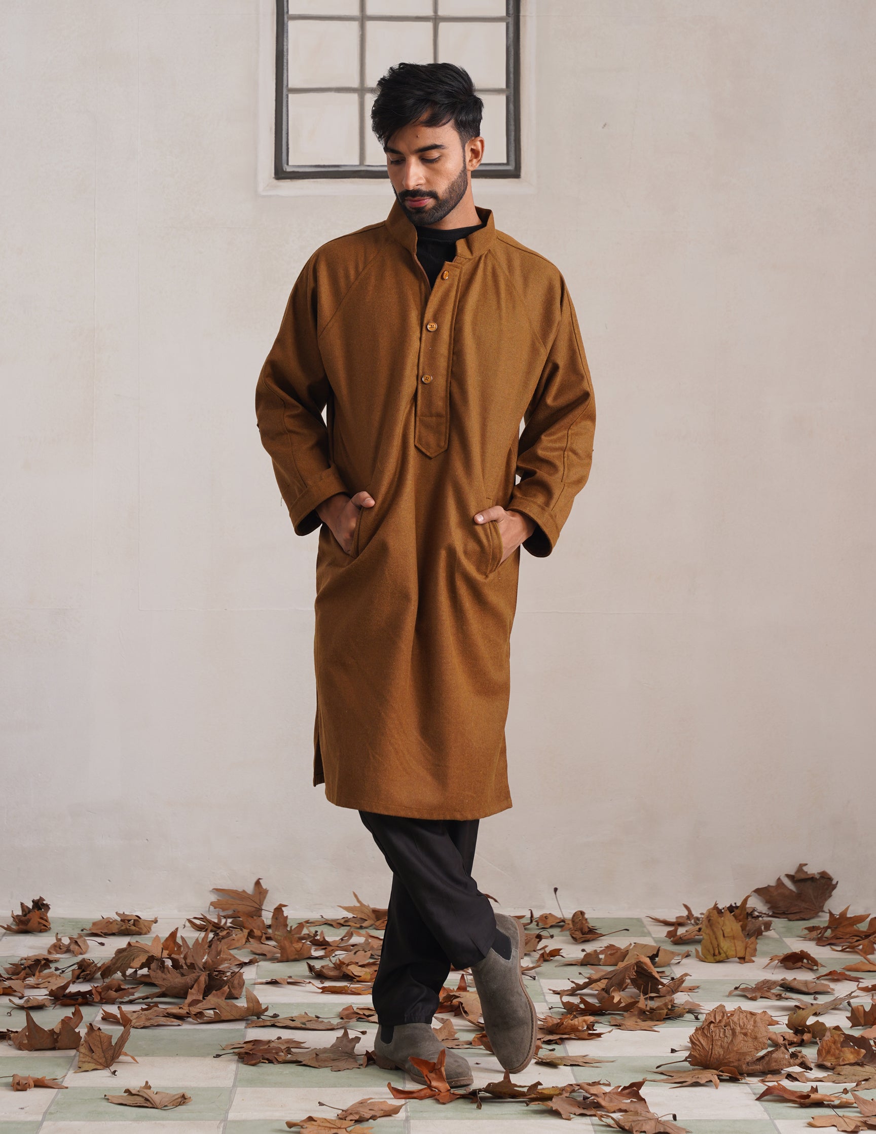 Brown Chinese Collar Long Coat-Style Men’s Phiran – Kashmiri Tweed Winter Pheran | HAIDER