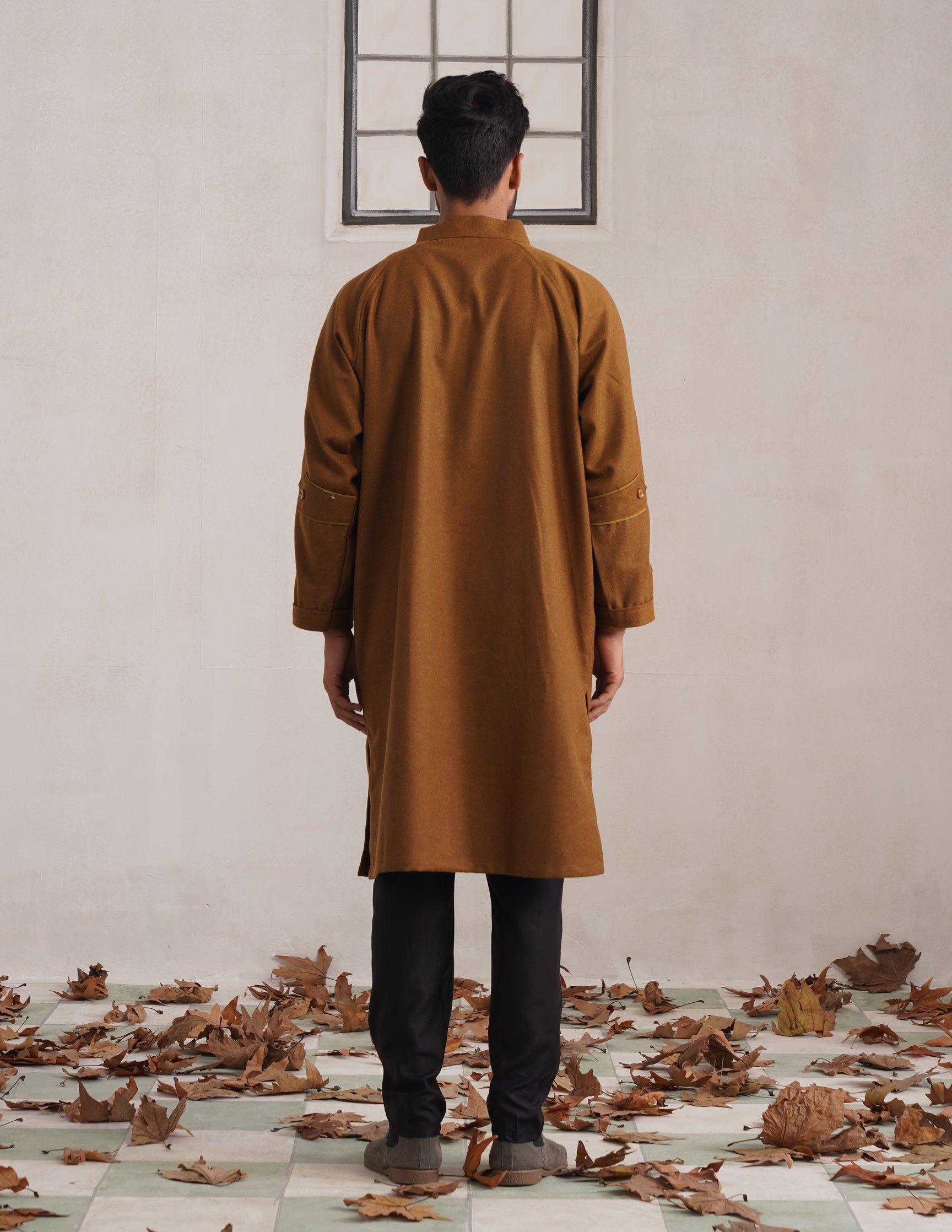 Brown Chinese Collar Long Coat-Style Men’s Phiran – Kashmiri Tweed Winter Pheran | HAIDER