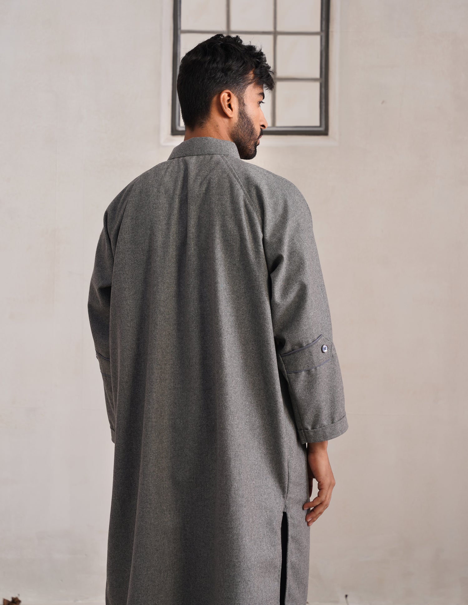 Grey Chinese Collar Long Coat-Style Men’s Phiran – Kashmiri Tweed Winter Pheran | HAIDER