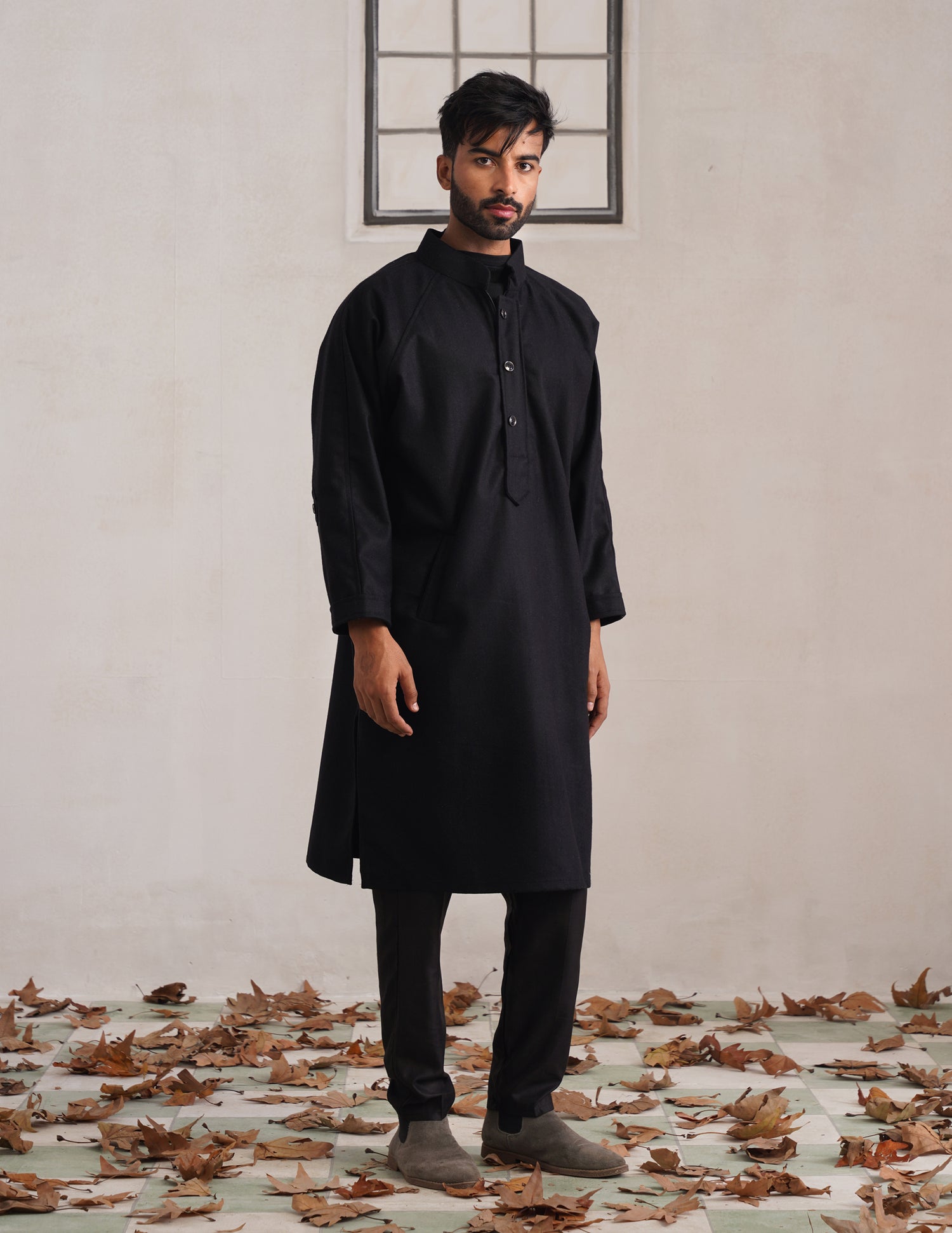 Black Chinese Collar Long Coat-Style Men’s Phiran – Kashmiri Tweed Winter Pheran | HAIDER