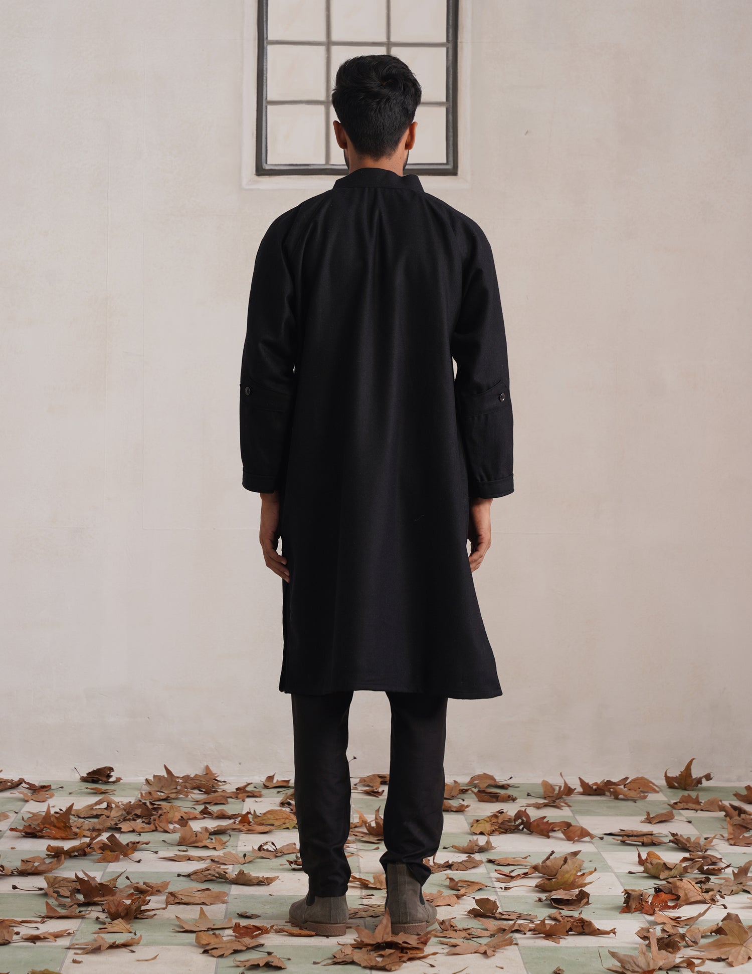 Black Chinese Collar Long Coat-Style Men’s Phiran – Kashmiri Tweed Winter Pheran | HAIDER