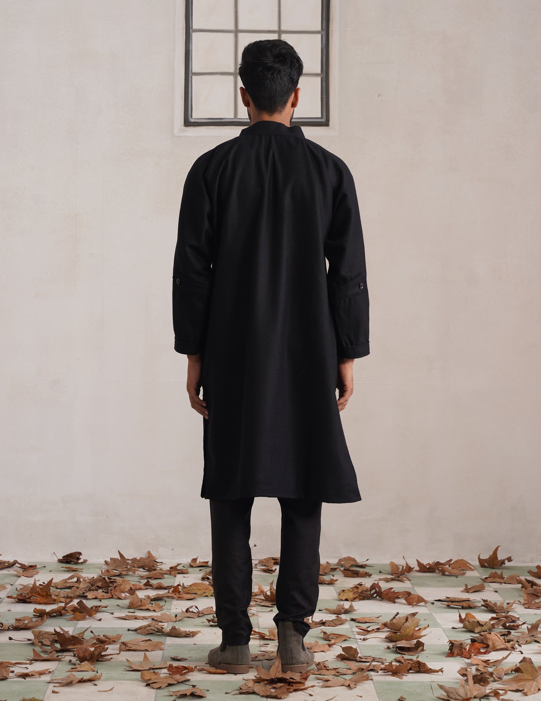 Black Chinese Collar Long Coat-Style Men’s Phiran – Kashmiri Tweed Winter Pheran | HAIDER