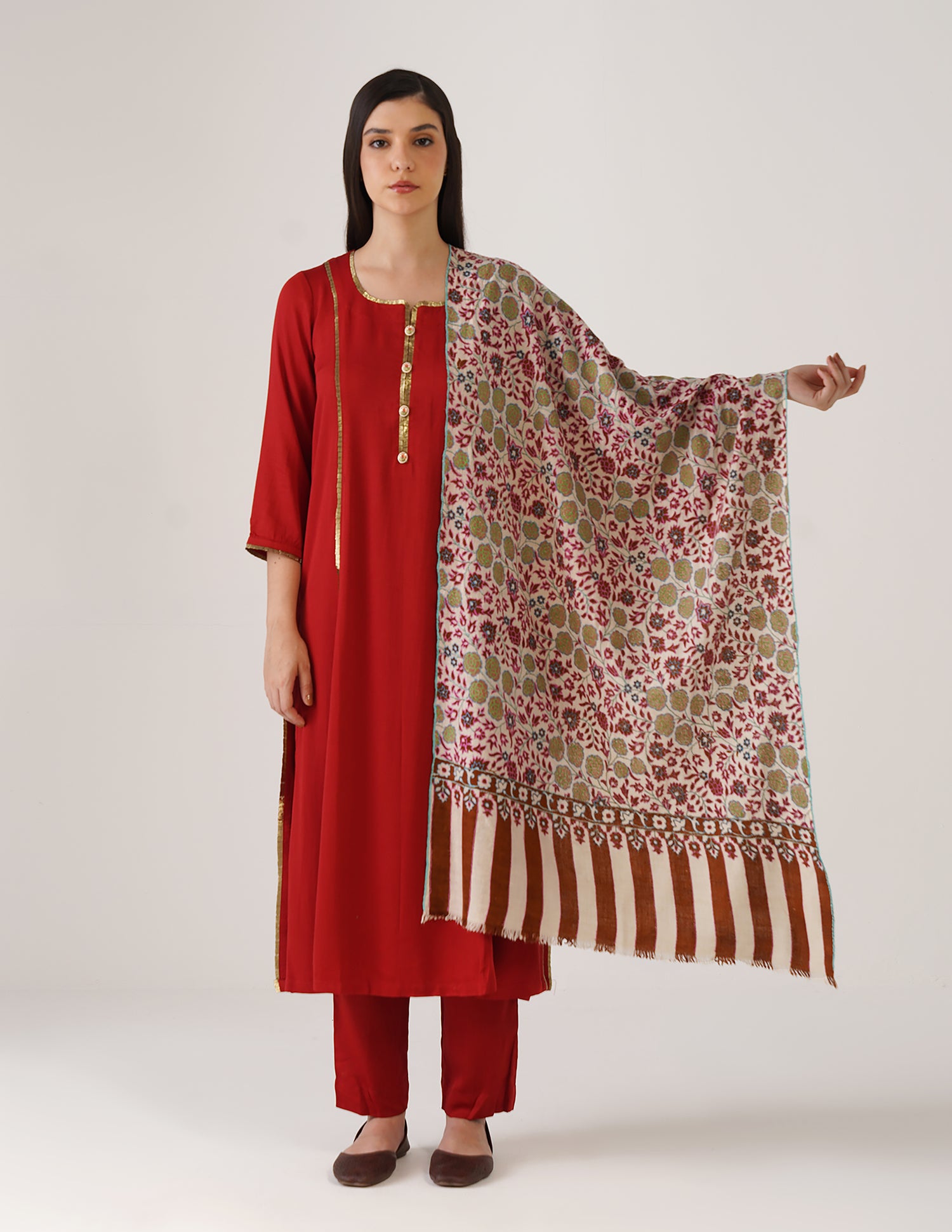 Kashmiri Handwoven Pashmina Sozni Stole Outline Embroidery – Arabian Spice | Handwoven Heritage | GI Certified - Kashmir Box