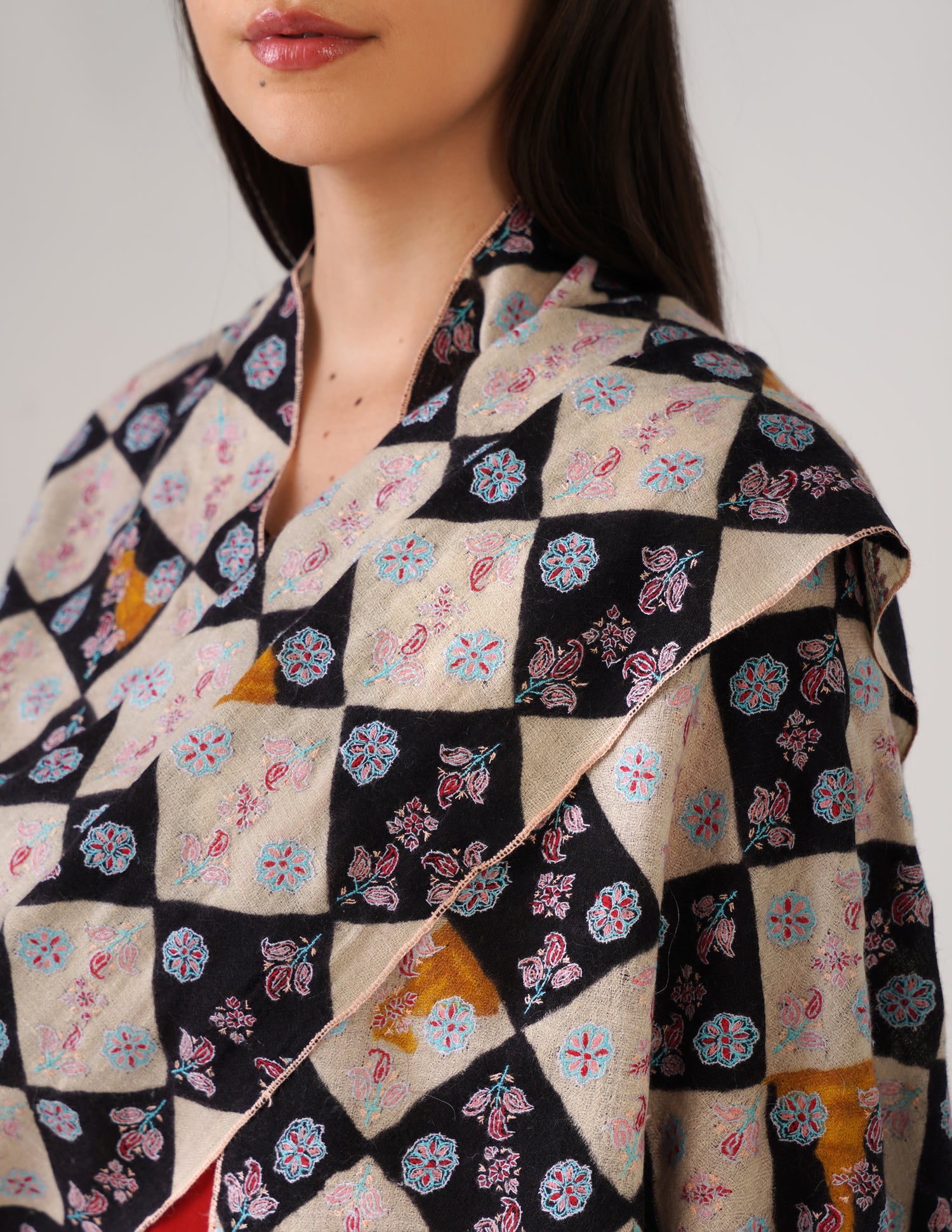 Kashmiri Handwoven Pashmina Sozni Stole Heavy – Black &amp; White Chess | Handwoven Heritage - Kashmir Box