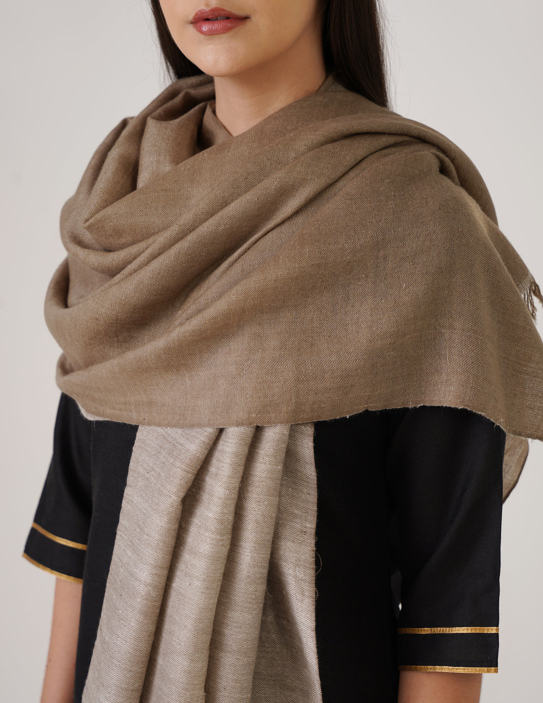 Kashmiri Handwoven Pashmina Reversible Stole – Toosa &amp; White | Handwoven Heritage - Kashmir Box