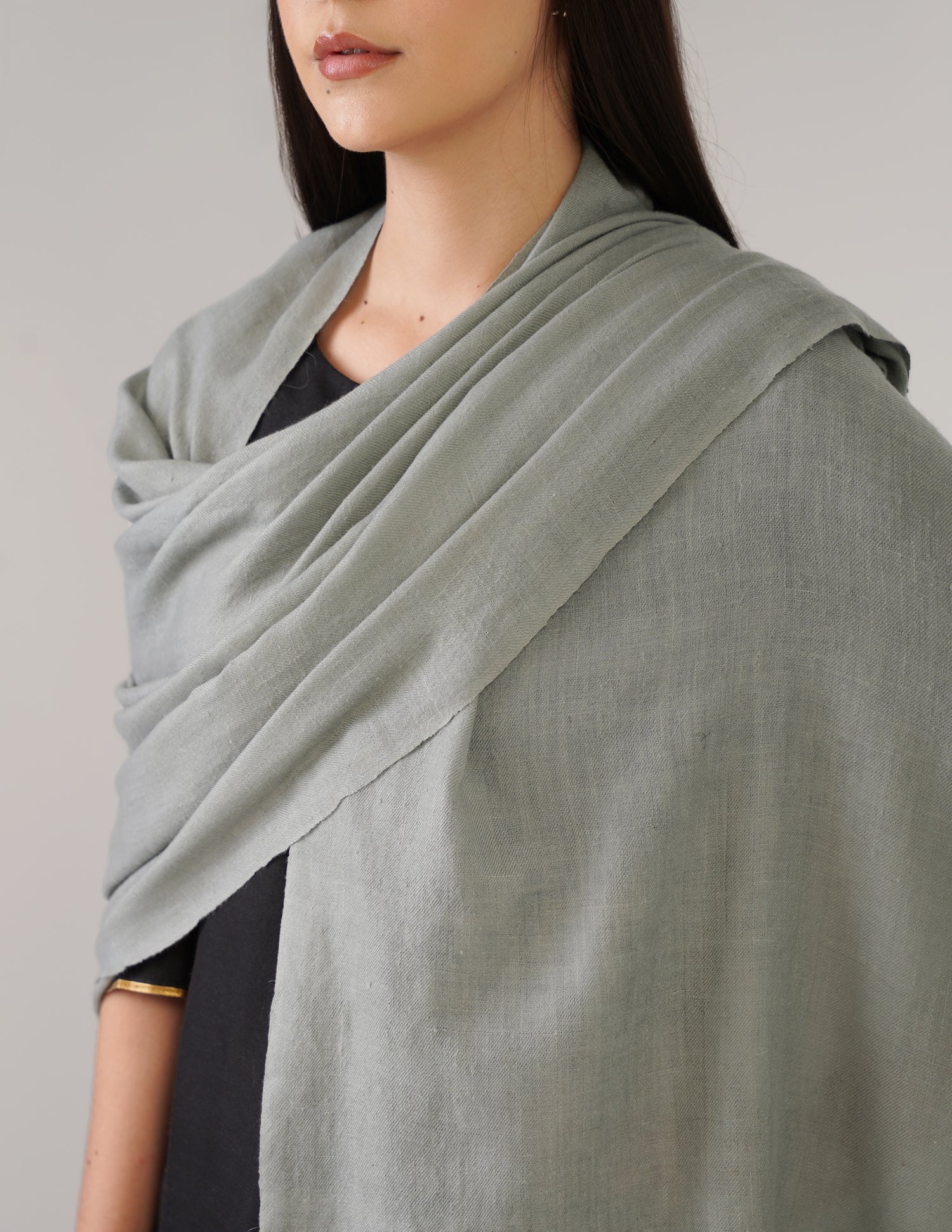 Kashmiri Handwoven Solid Cashmere Pashmina Shawl – Silver Grey | Handwoven Heritage - Kashmir Box