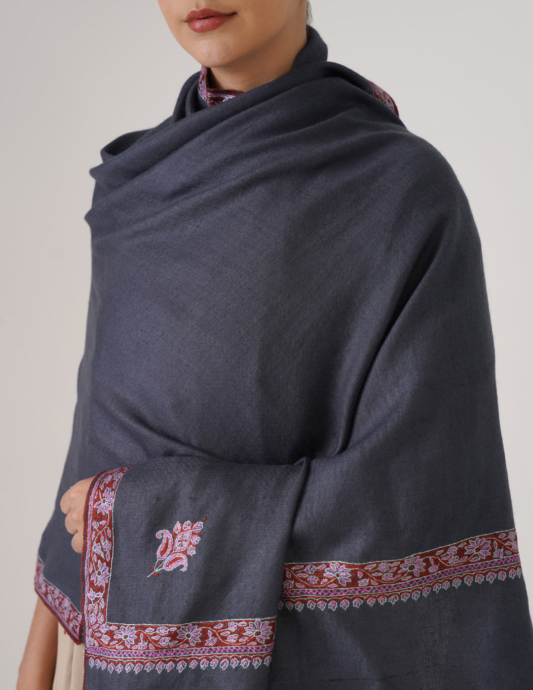 Kashmiri Handwoven Pashmina Sozni Stole Hashidaar – Grey | Multicolour Heritage - Kashmir Box