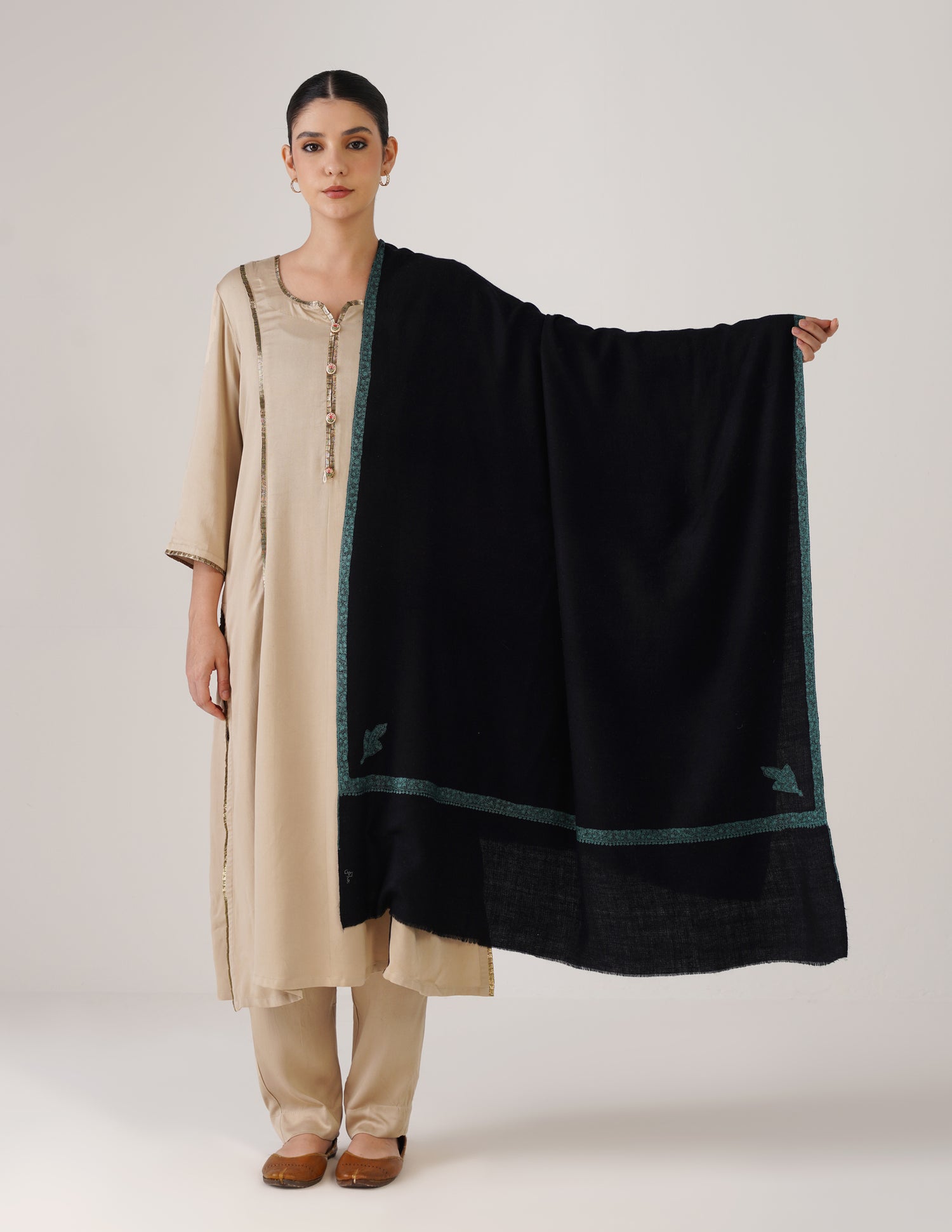 Kashmiri Handwoven Pashmina Sozni Shawl Hashidaar – Black | Sea Green Heritage - Kashmir Box