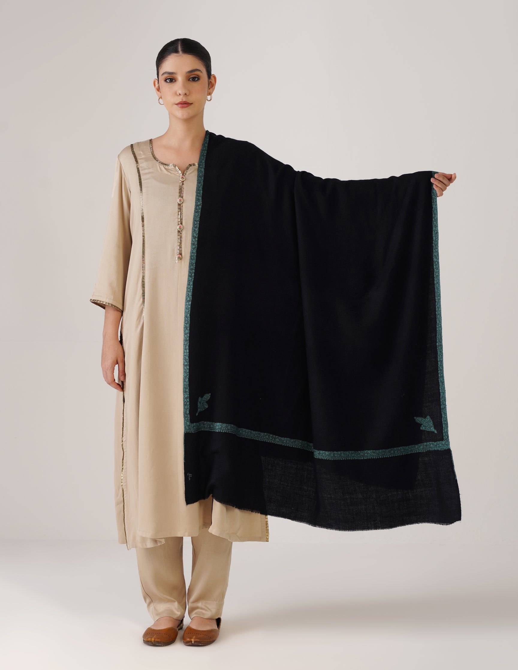 Kashmiri Handwoven Pashmina Sozni Shawl Hashidaar – Black | Sea Green Heritage - Kashmir Box