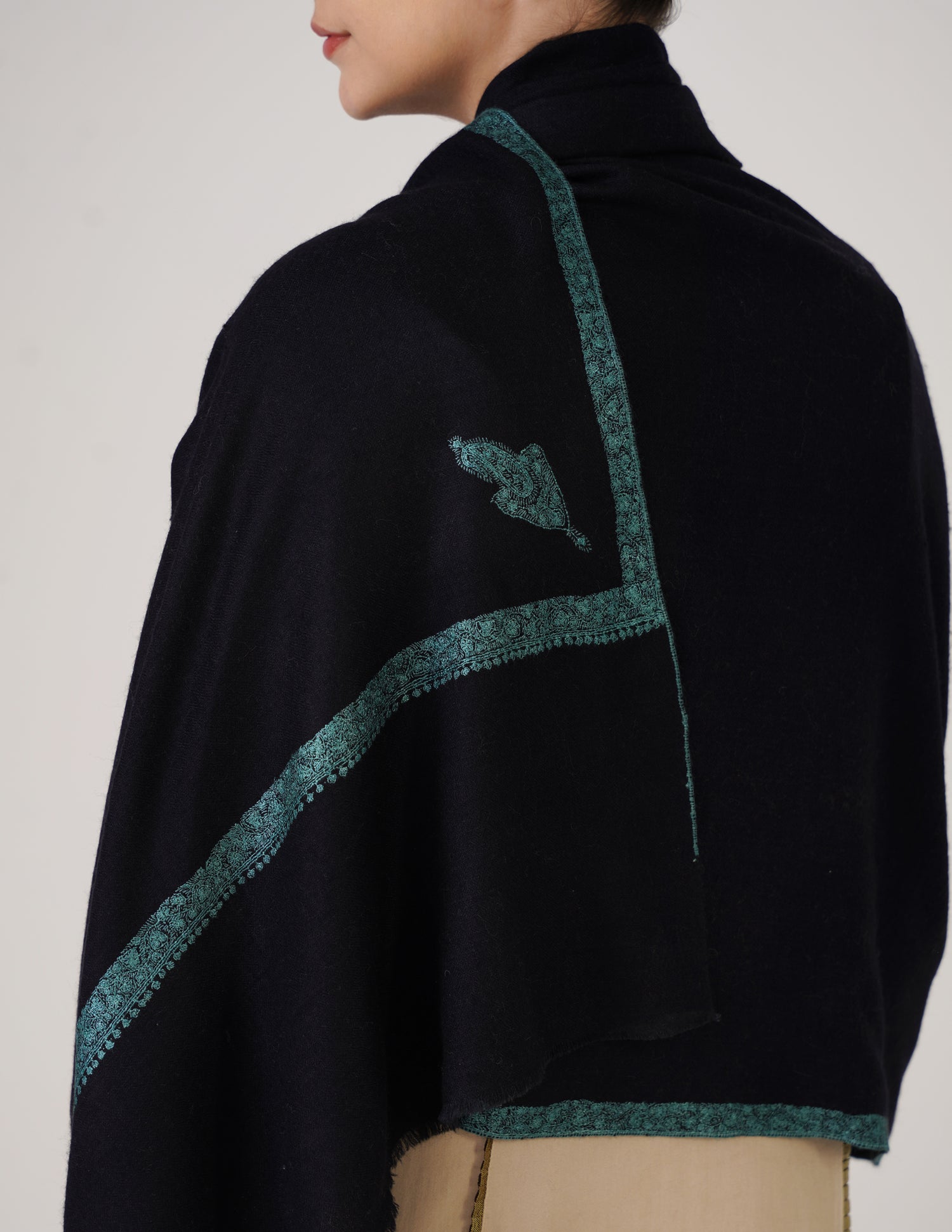 Kashmiri Handwoven Pashmina Sozni Shawl Hashidaar – Black | Sea Green Heritage - Kashmir Box