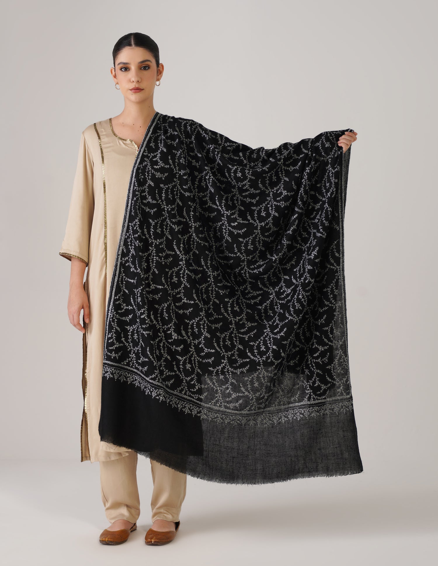 Kashmiri Handwoven Pashmina Sozni Shawl Jaalidar – Black | White Sozni Heritage - Kashmir Box