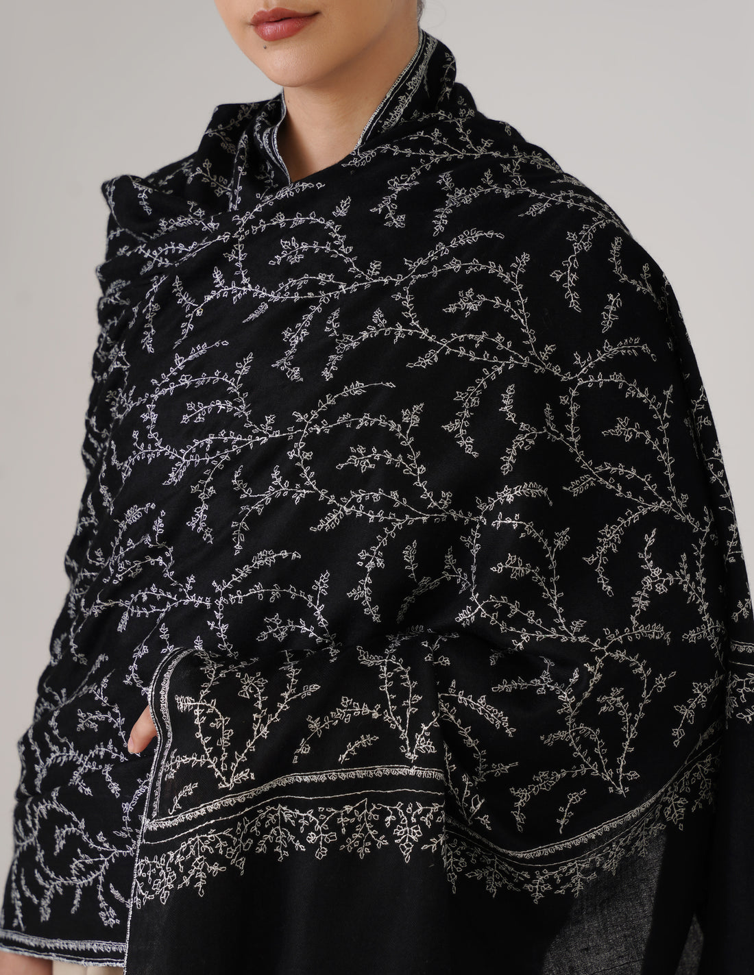 Kashmiri Handwoven Pashmina Sozni Shawl Jaalidar – Black | White Sozni Heritage - Kashmir Box
