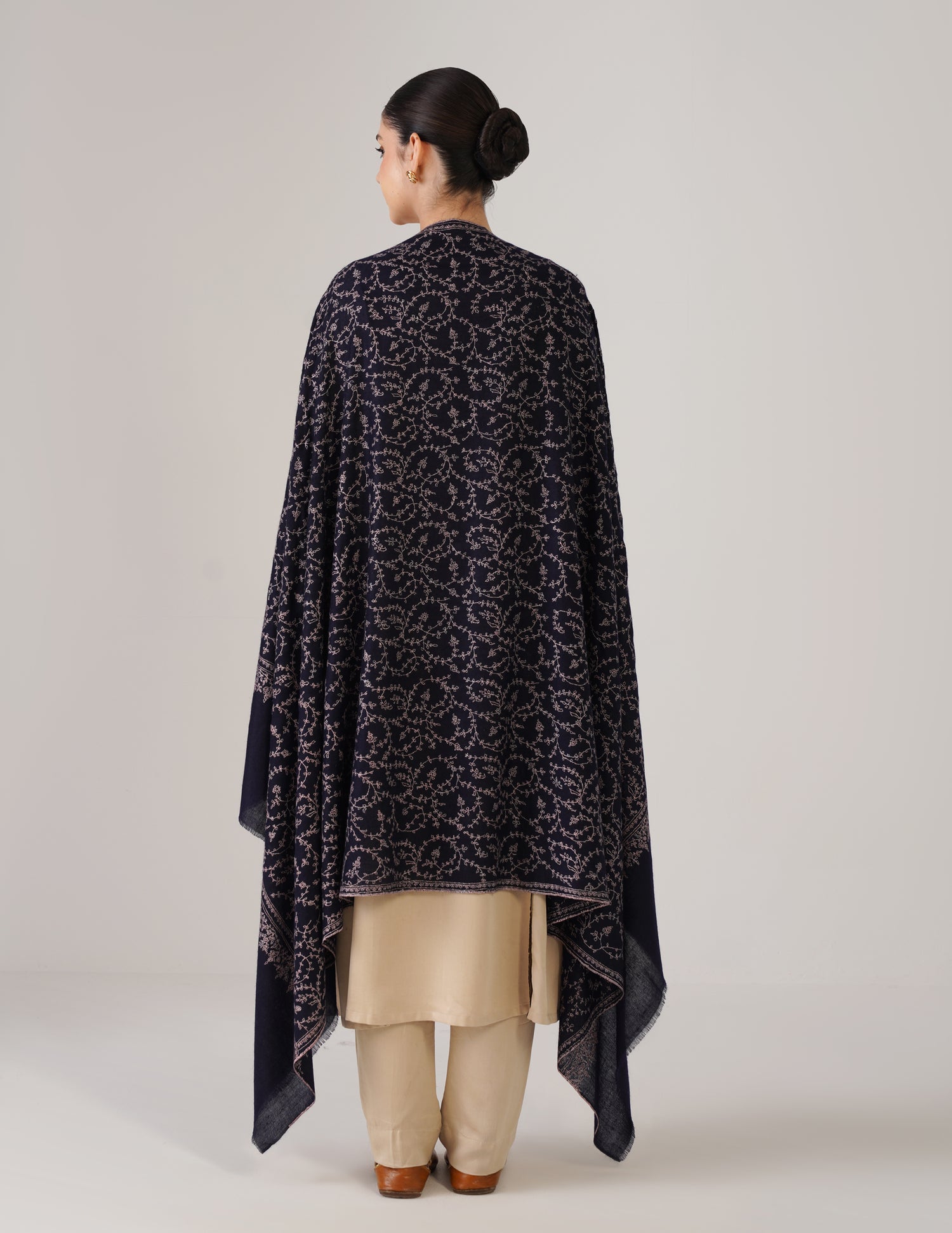 Kashmiri Handwoven Pashmina Sozni Shawl Jaalidar – Navy Blue | Light Purple Heritage - Kashmir Box