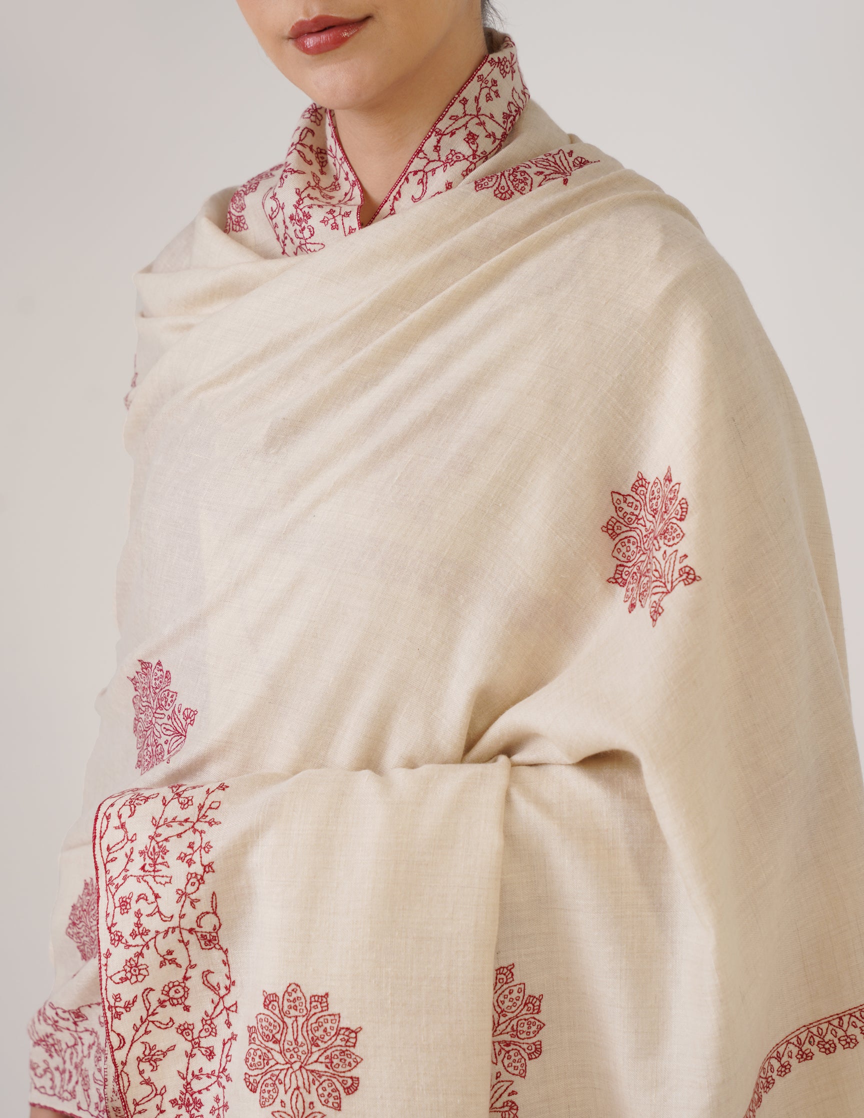 Kashmiri Handwoven Pashmina Sozni Shawl Bootidar – Off White | Maroon Heritage - Kashmir Box
