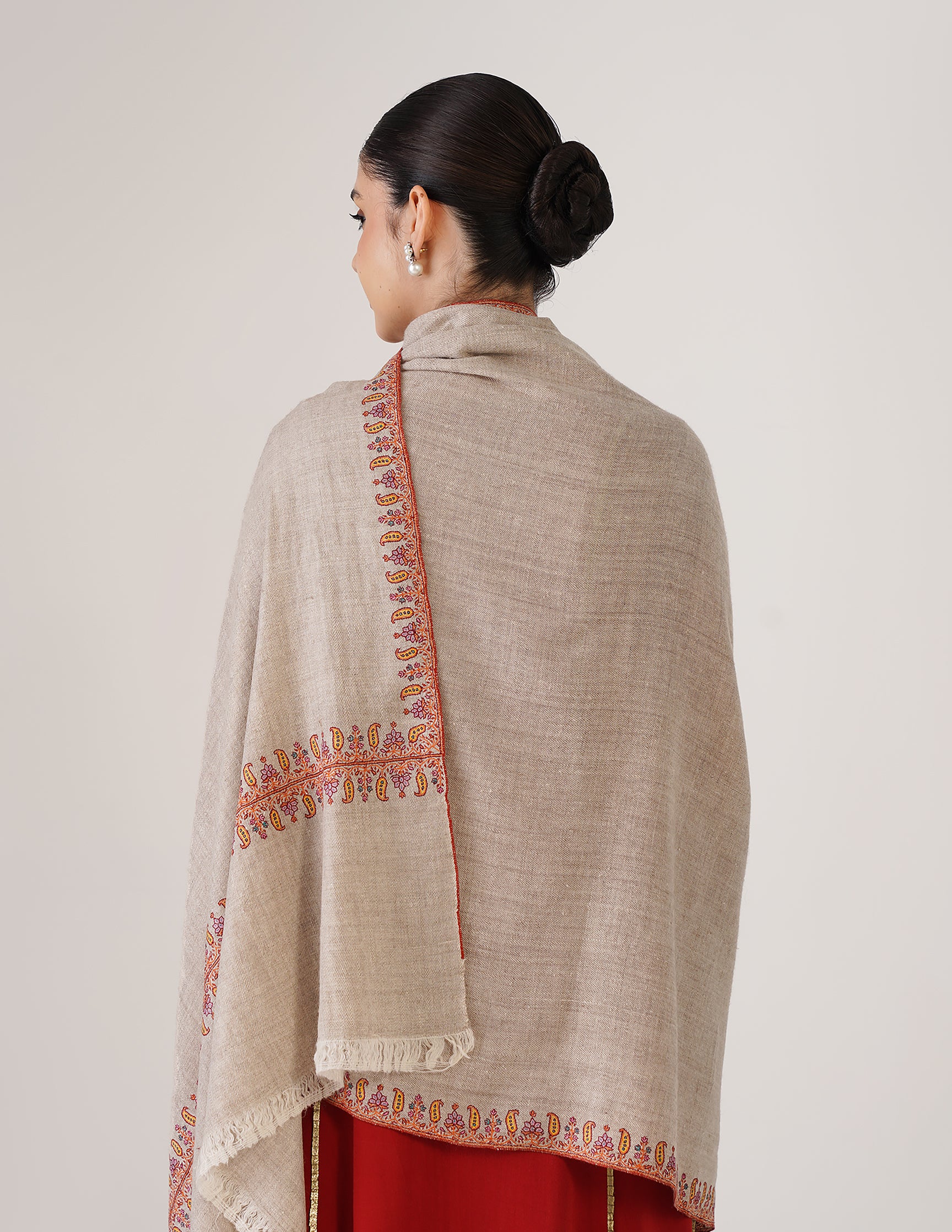 Kashmiri Handwoven Pashmina Sozni Doredaar Shawl – Natural White