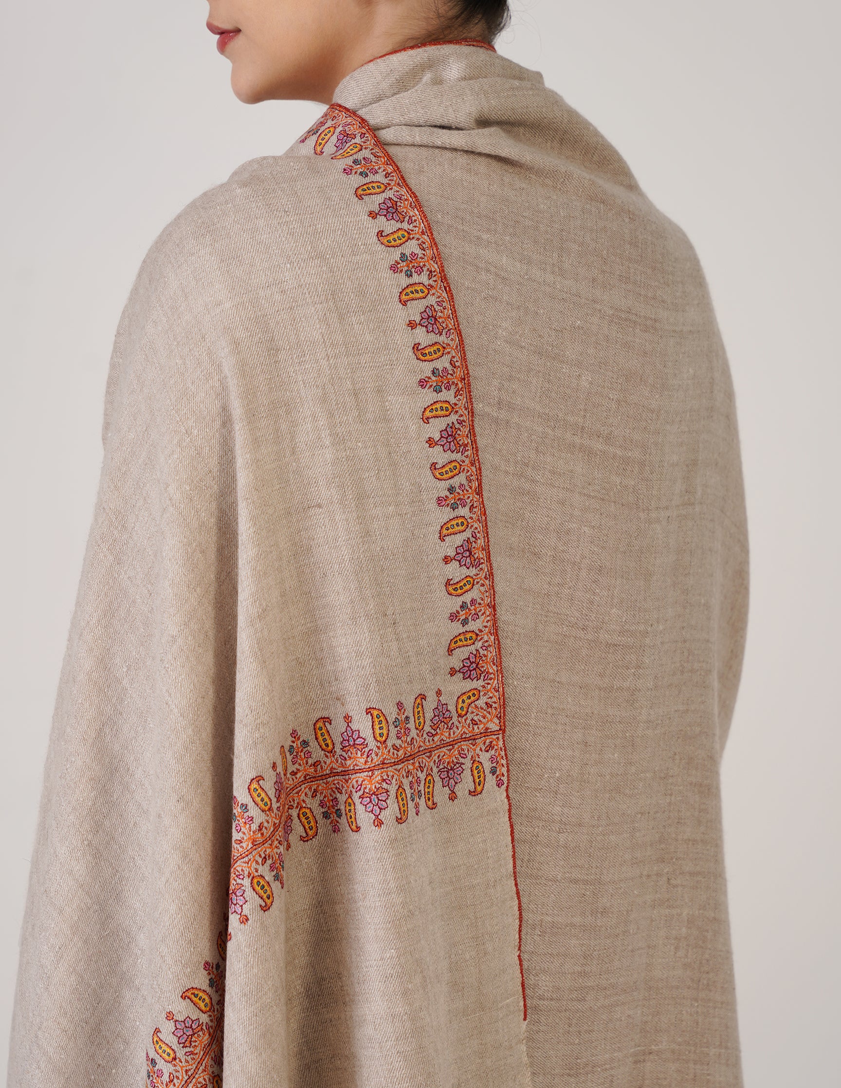Kashmiri Handwoven Pashmina Sozni Doredaar Shawl – Natural White