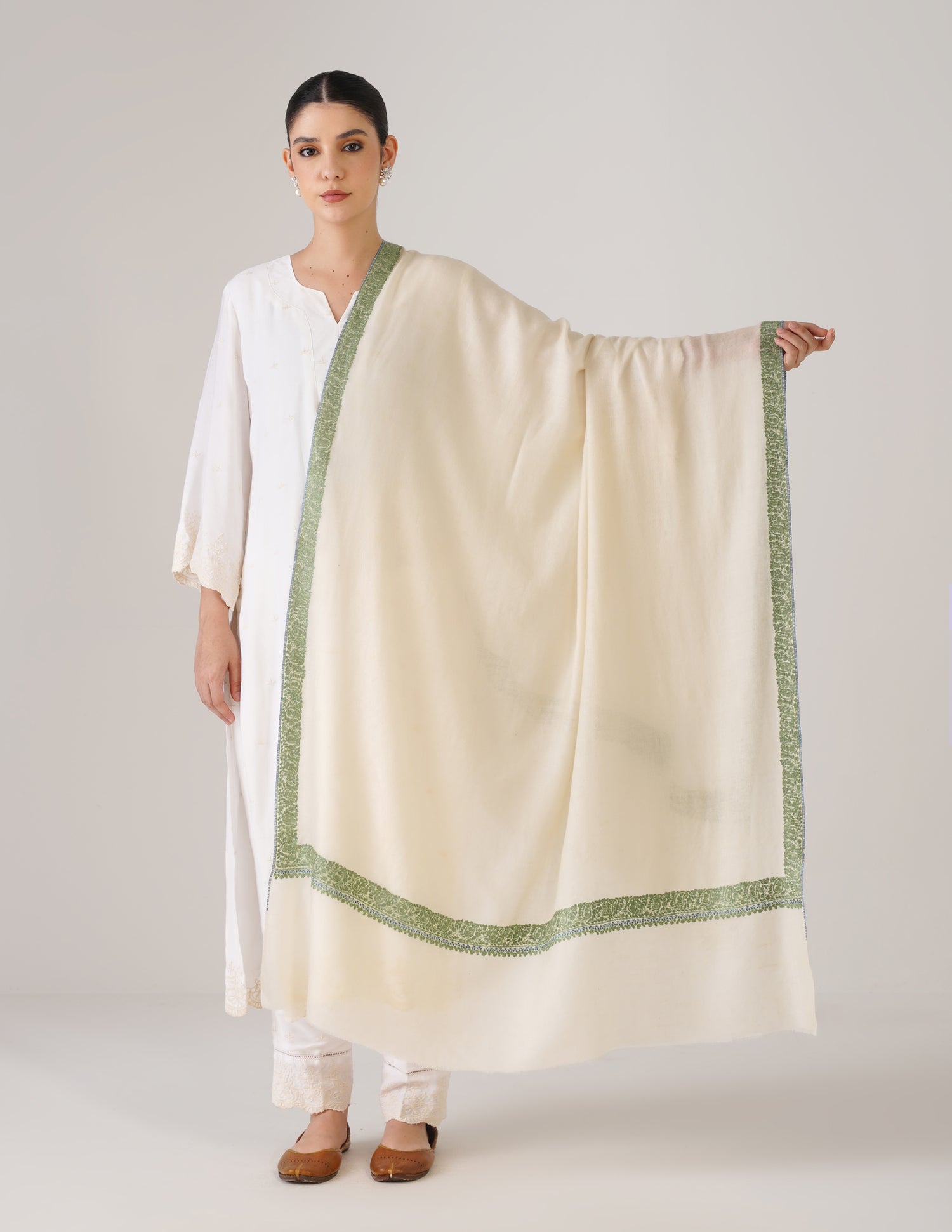 Kashmiri Handwoven Pashmina Sozni Shawl Doredaar – Off White | Blue &amp; Green Heritage - Kashmir Box