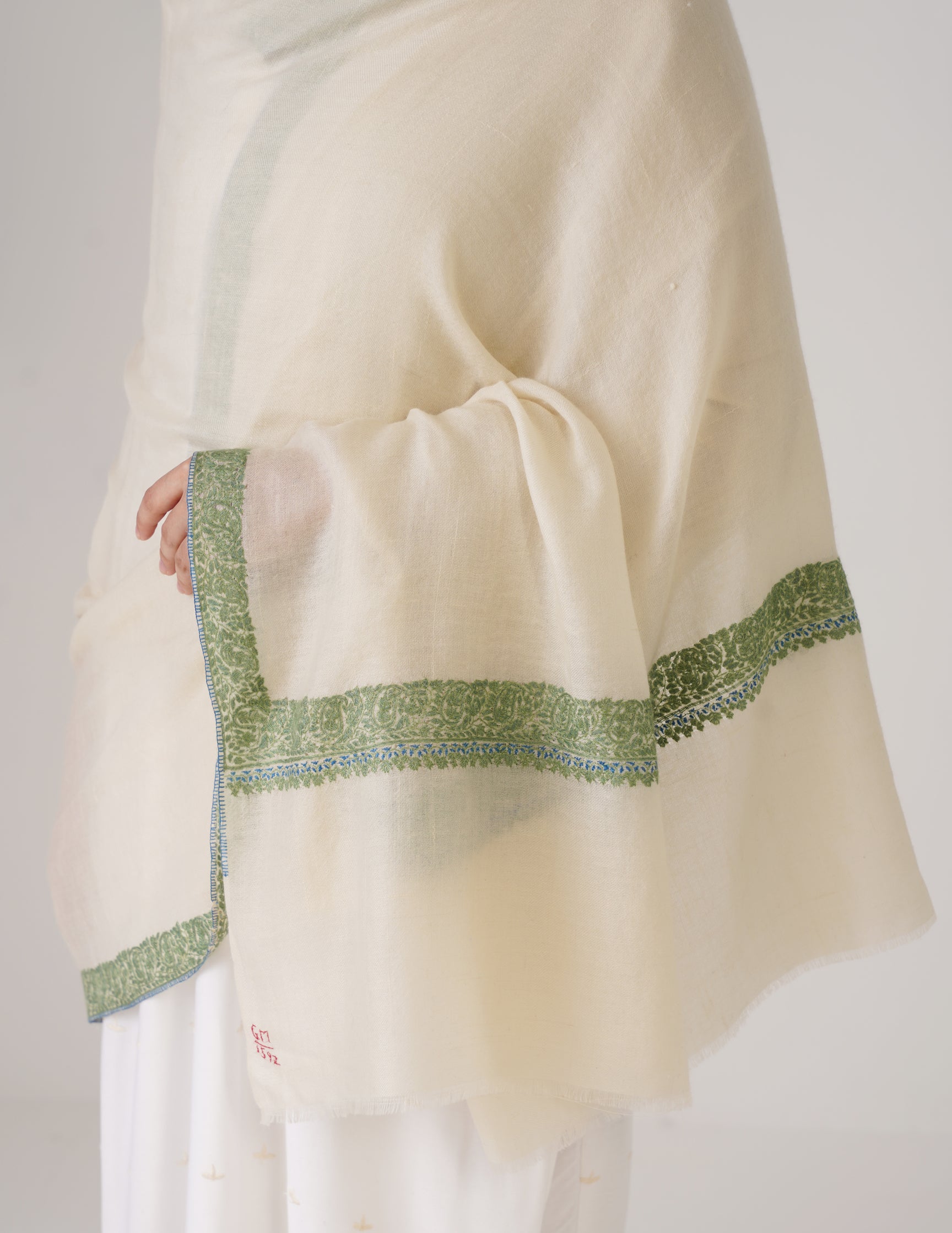 Kashmiri Handwoven Pashmina Sozni Shawl Doredaar – Off White | Blue &amp; Green Heritage - Kashmir Box