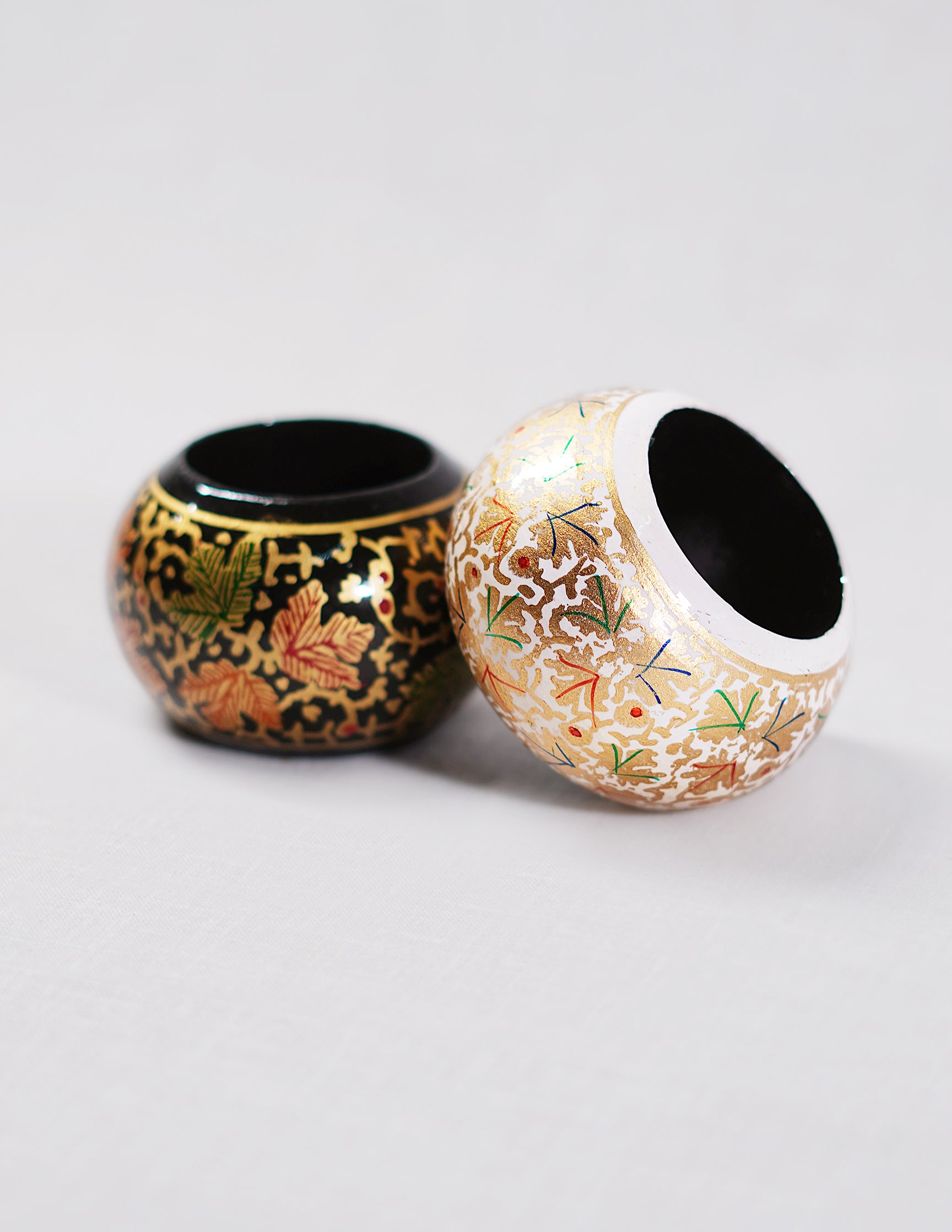 Handmade Kashmir Papier-Mâché Tissue Holder — Hand-Painted Design | Ø 3.5 cm × 3.5 cm (H)