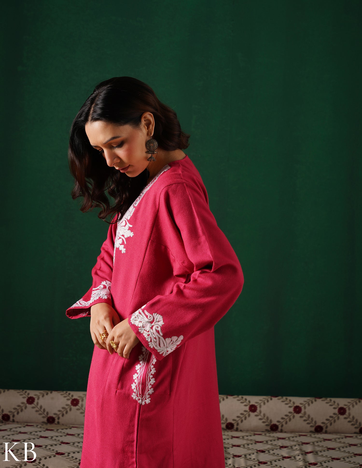 Kashmiri Light Pink Aari &amp; Zari Outlined Woollen Phiran – Dark Pink | Timeless Winter Wear - Kashmir Box