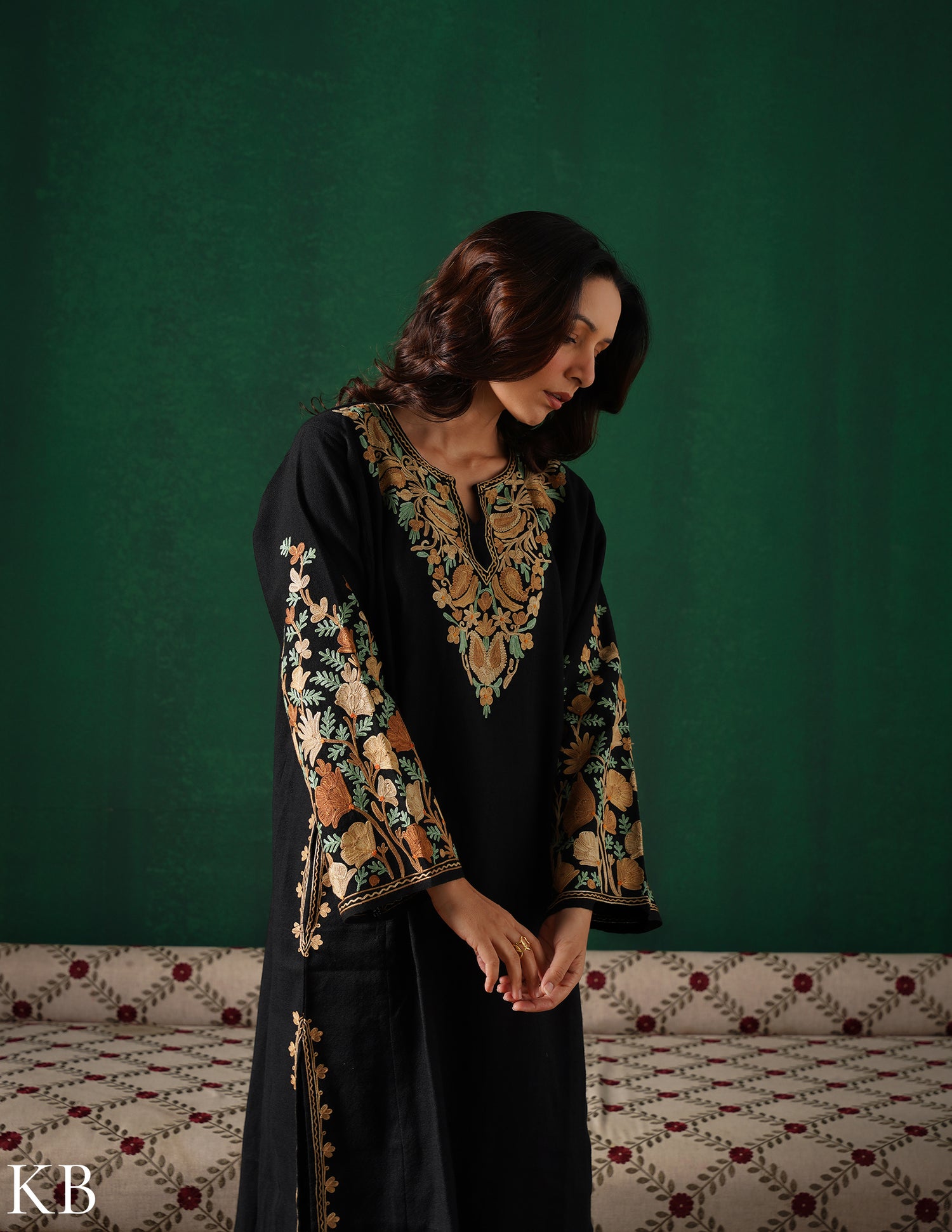 Rang-e-Khizan Pure Luxurious Wool Black Aari Phiran - Kashmir Box