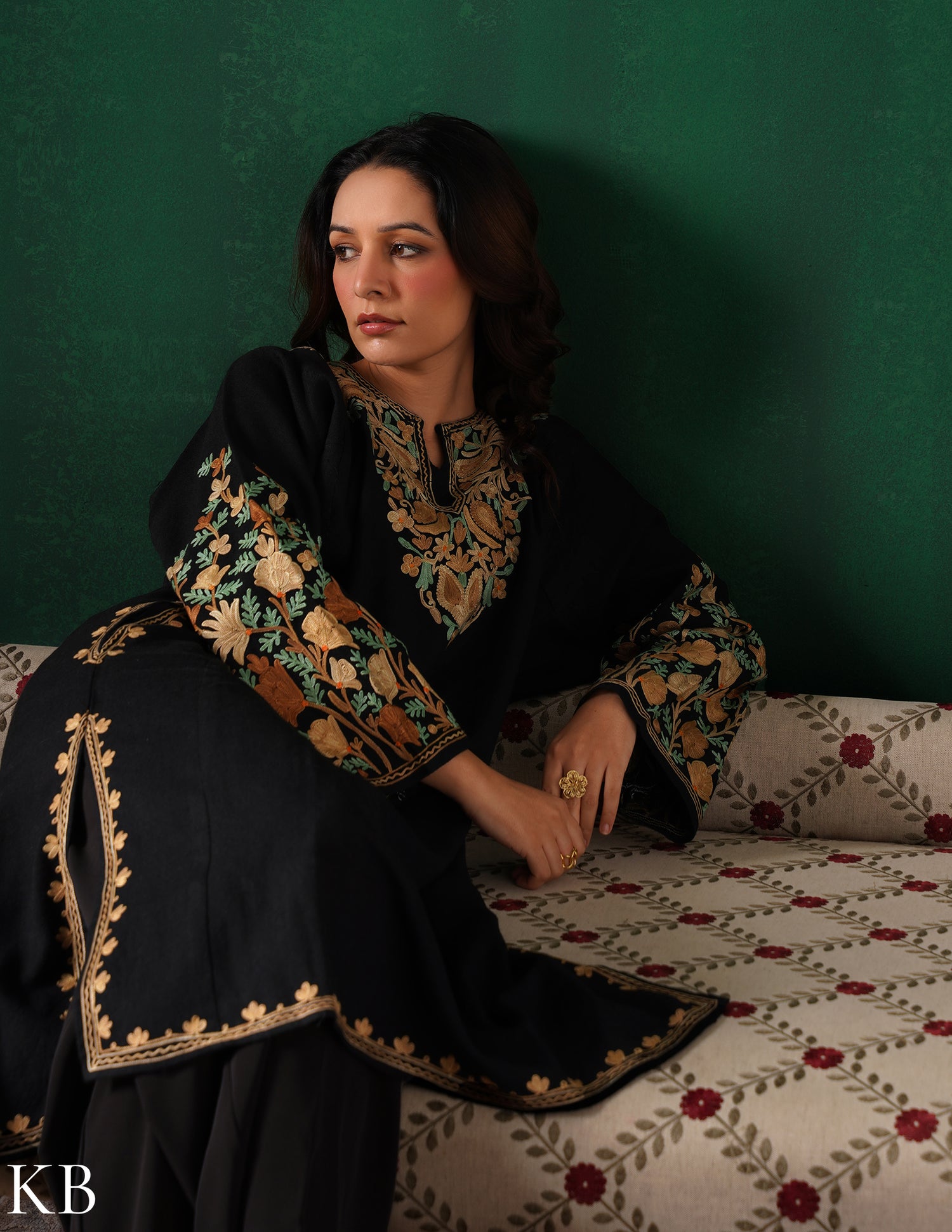 Rang-e-Khizan Pure Luxurious Wool Black Aari Phiran - Kashmir Box