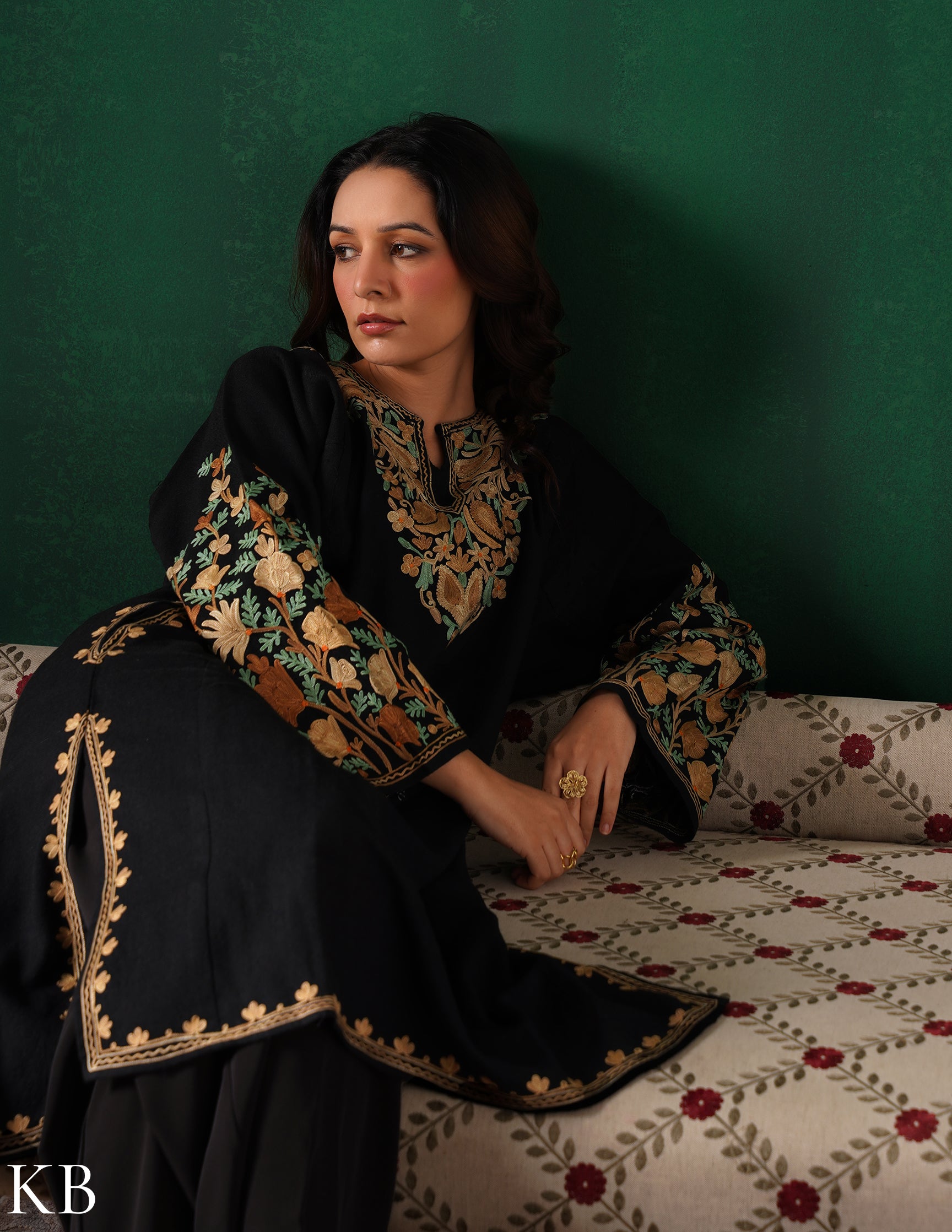 Rang-e-Khizan Pure Luxurious Wool Black Aari Phiran - Kashmir Box
