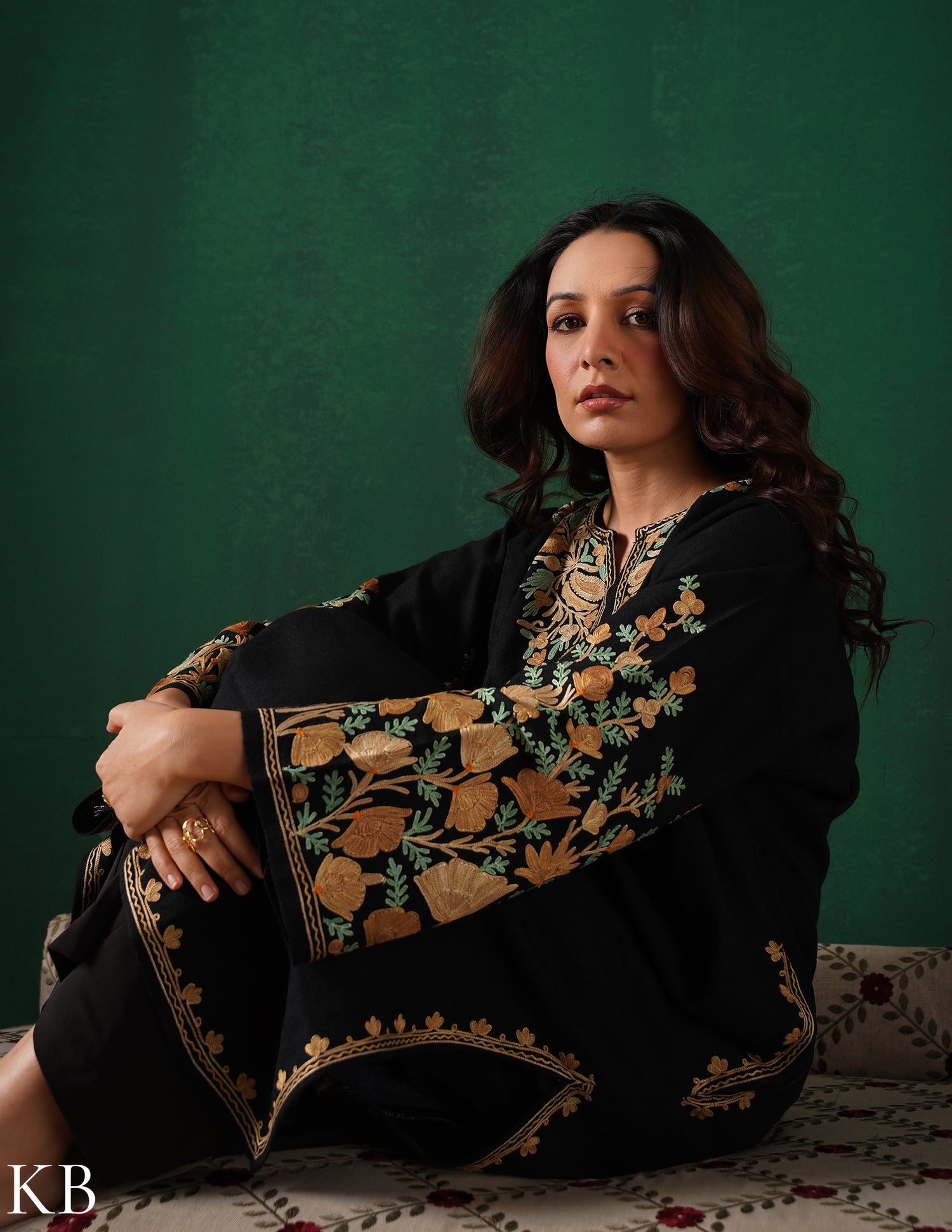 Rang-e-Khizan Pure Luxurious Wool Black Aari Phiran - Kashmir Box