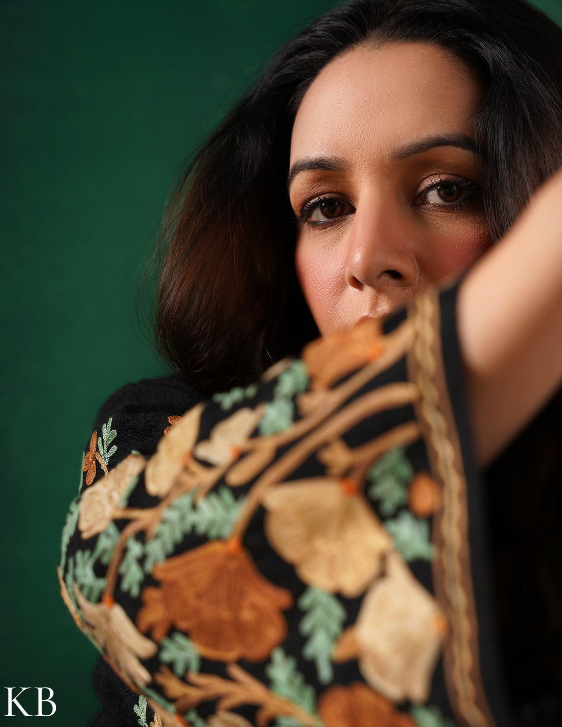 Rang-e-Khizan Pure Luxurious Wool Black Aari Phiran - Kashmir Box