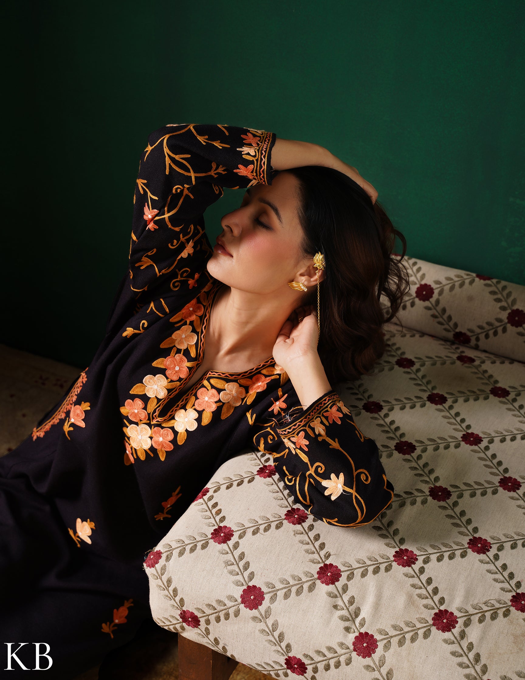 Kashmiri Pink &amp; Brown Aari Embroidered Woollen Phiran – Black | Timeless Winter Wear - Kashmir Box