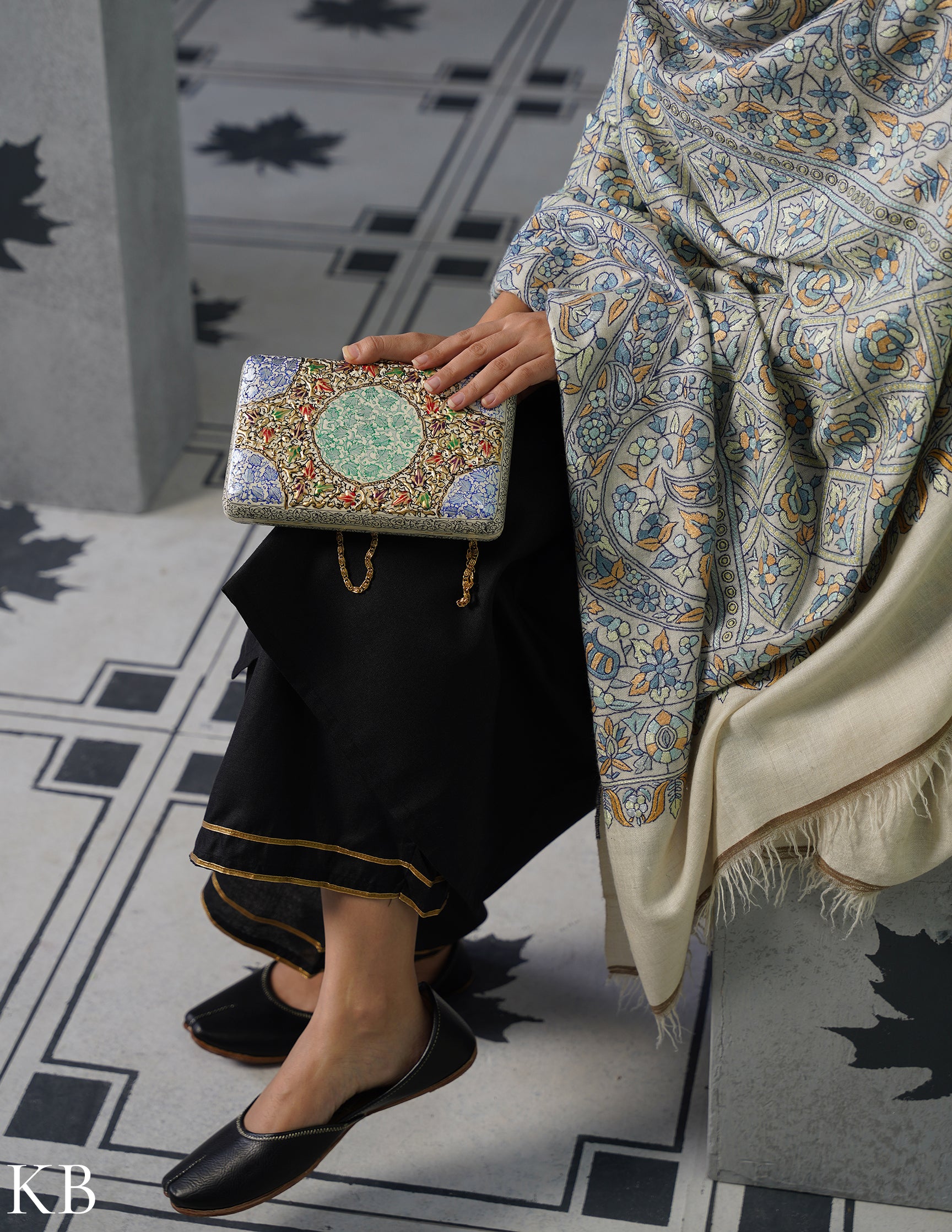 Kashmiri Papier Mâché Clutch – Large White Hand-Painted | Artisan-Made | Handcrafted Heritage - Kashmir Box