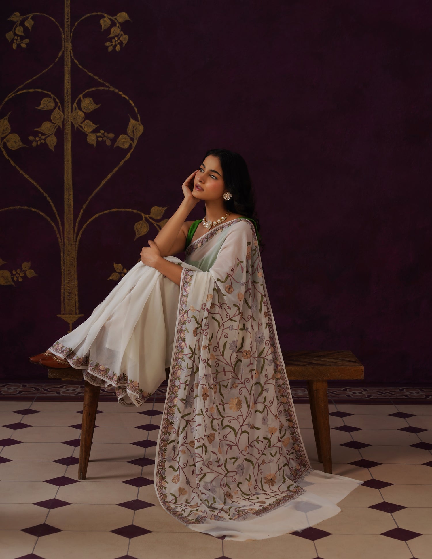 Kashmiri Aari Embroidered Georgette Saree – Off-White